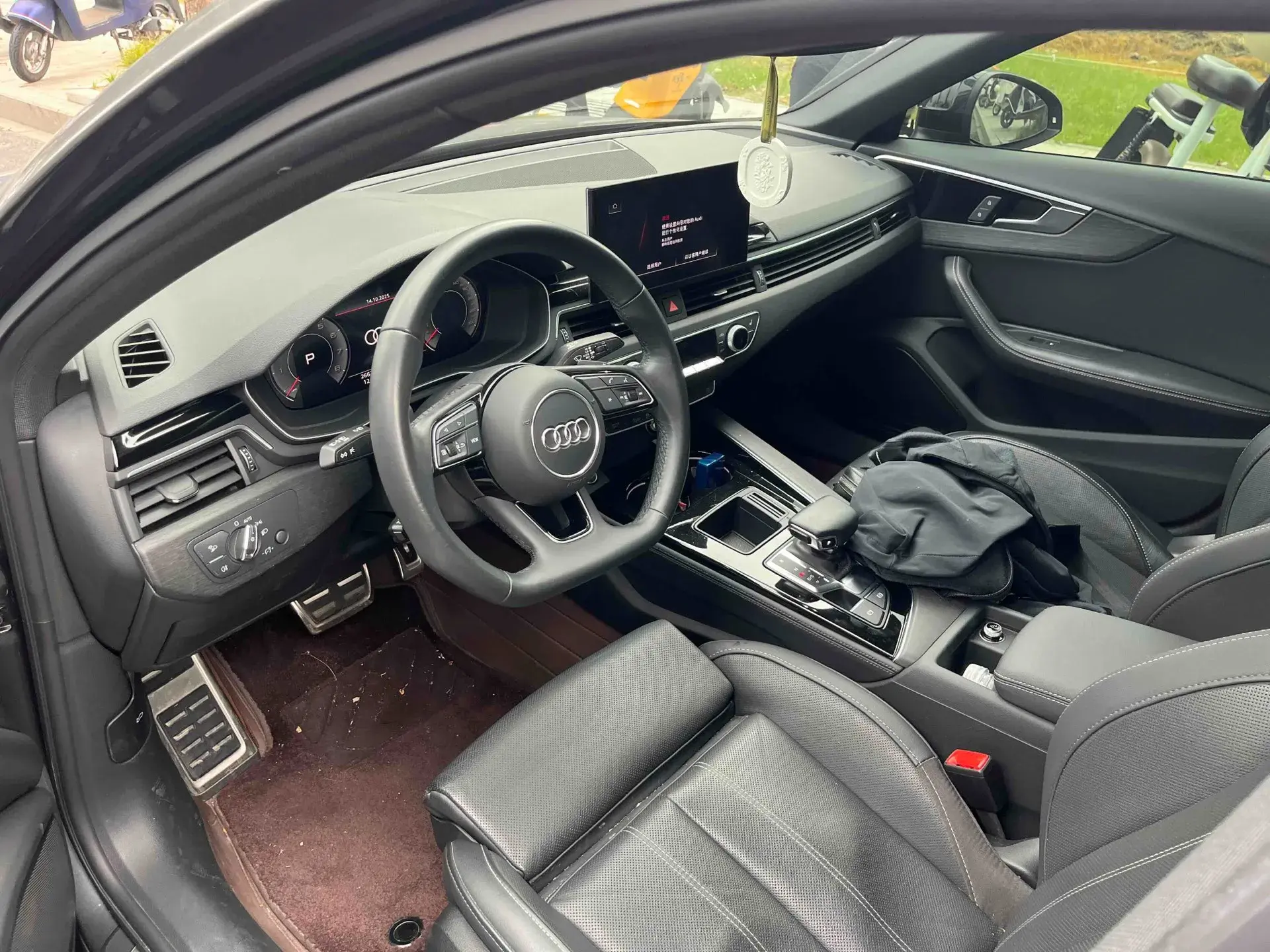 2023 AUDI A4L thumbnail 3