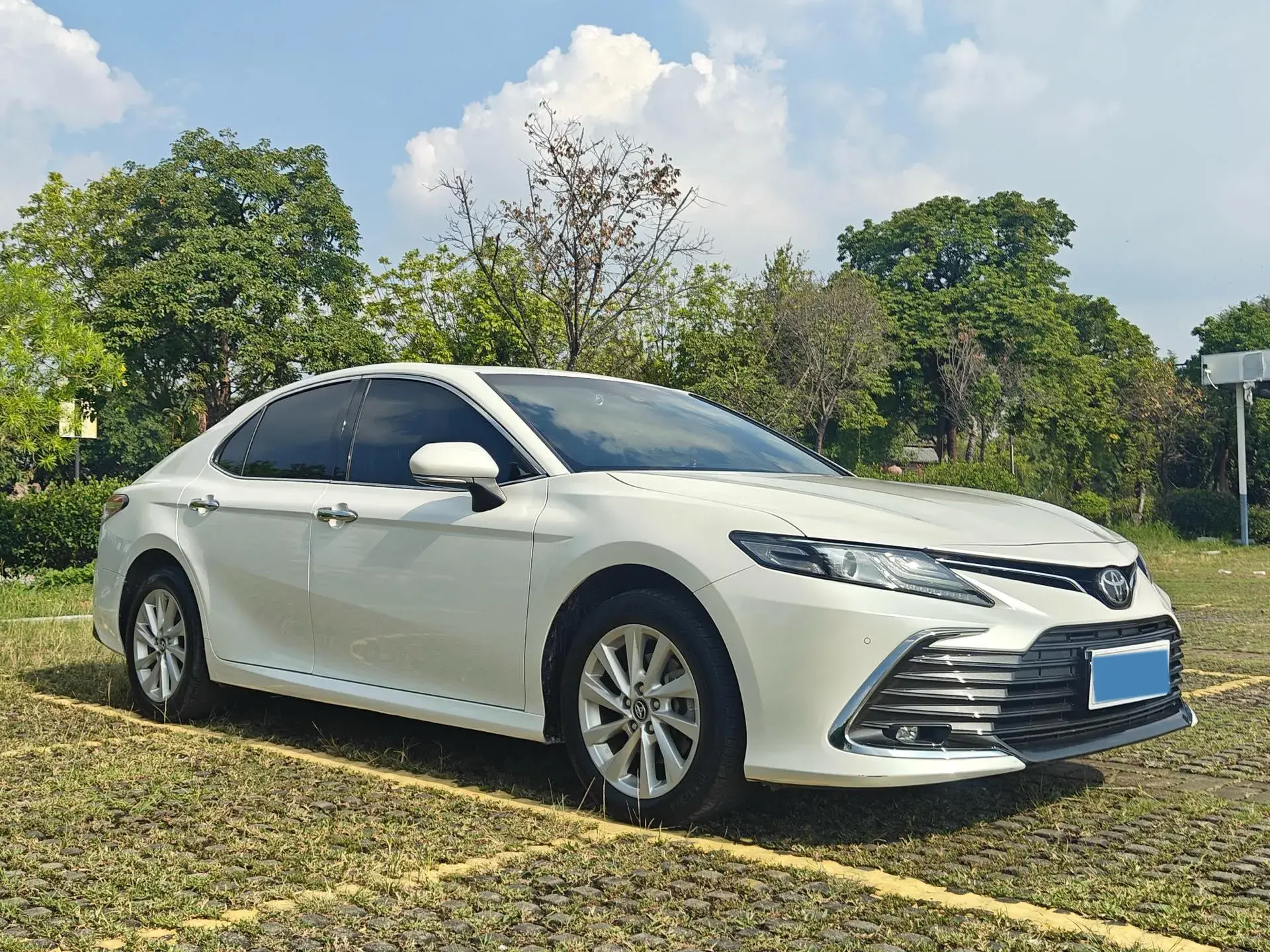 2021 TOYOTA CAMRY thumbnail 3