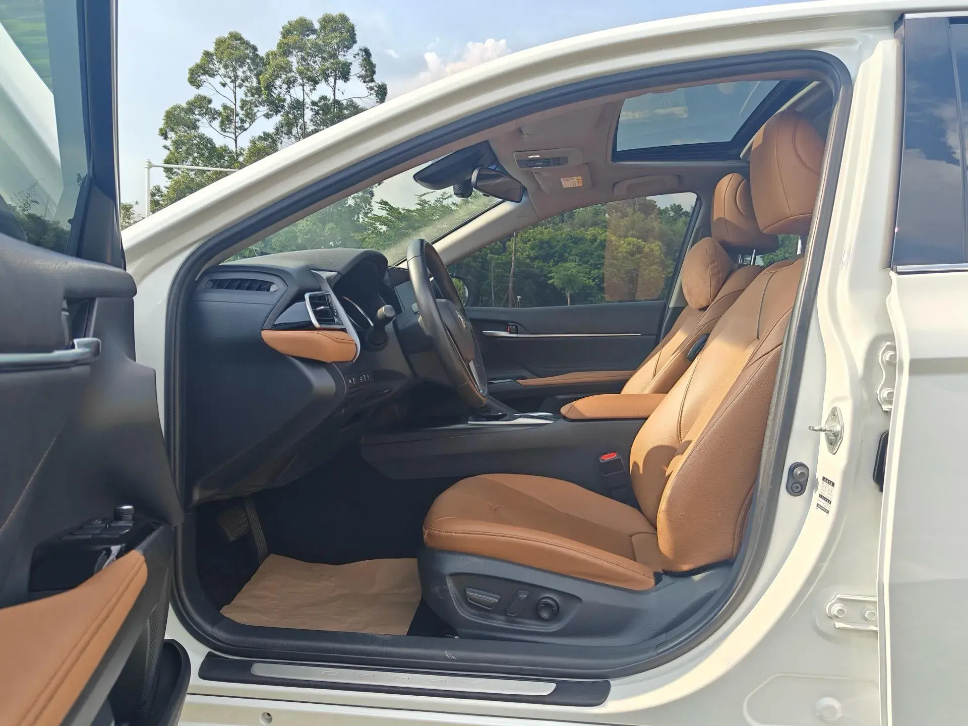 2021 TOYOTA CAMRY thumbnail 4