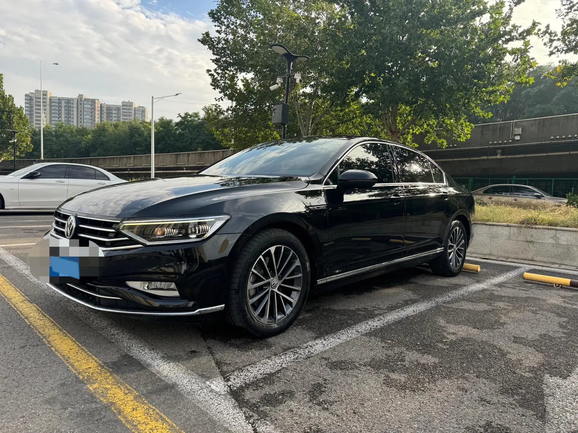 2020 VOLKSWAGEN MAGOTAN view 1