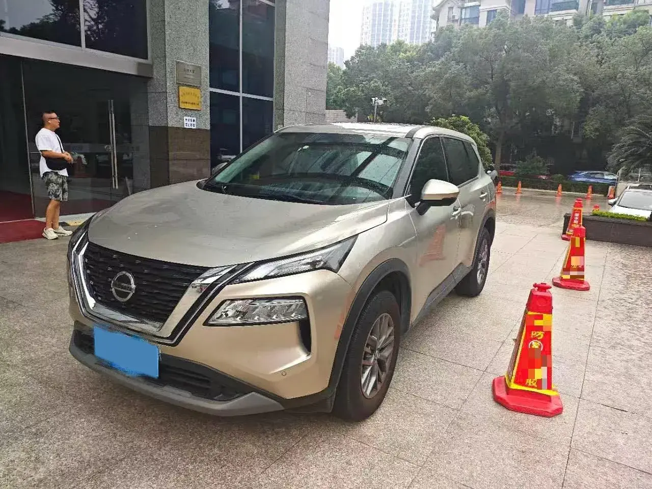 2021 NISSAN X-TRAIL view 1