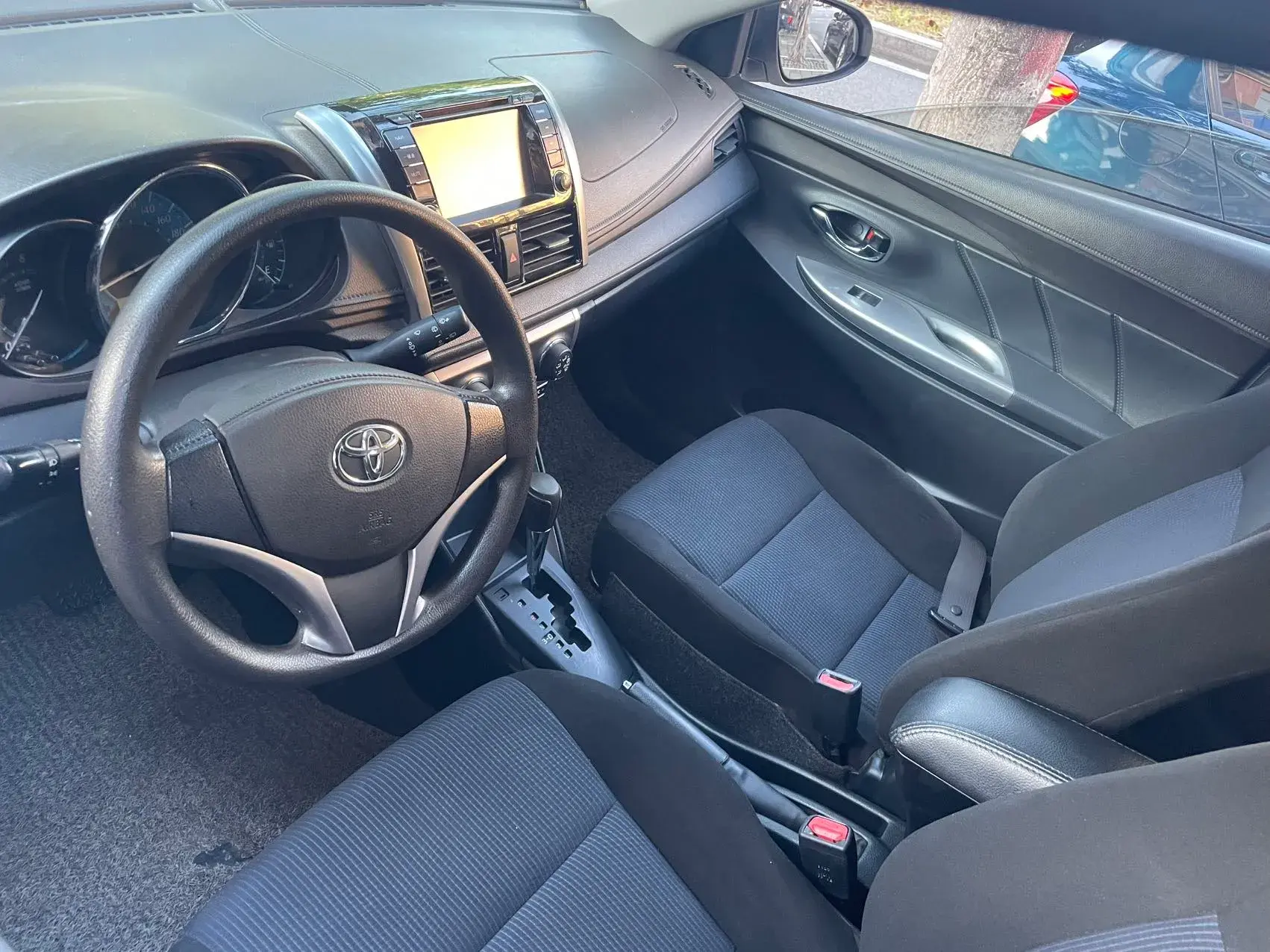 2015 TOYOTA YARIS thumbnail 3