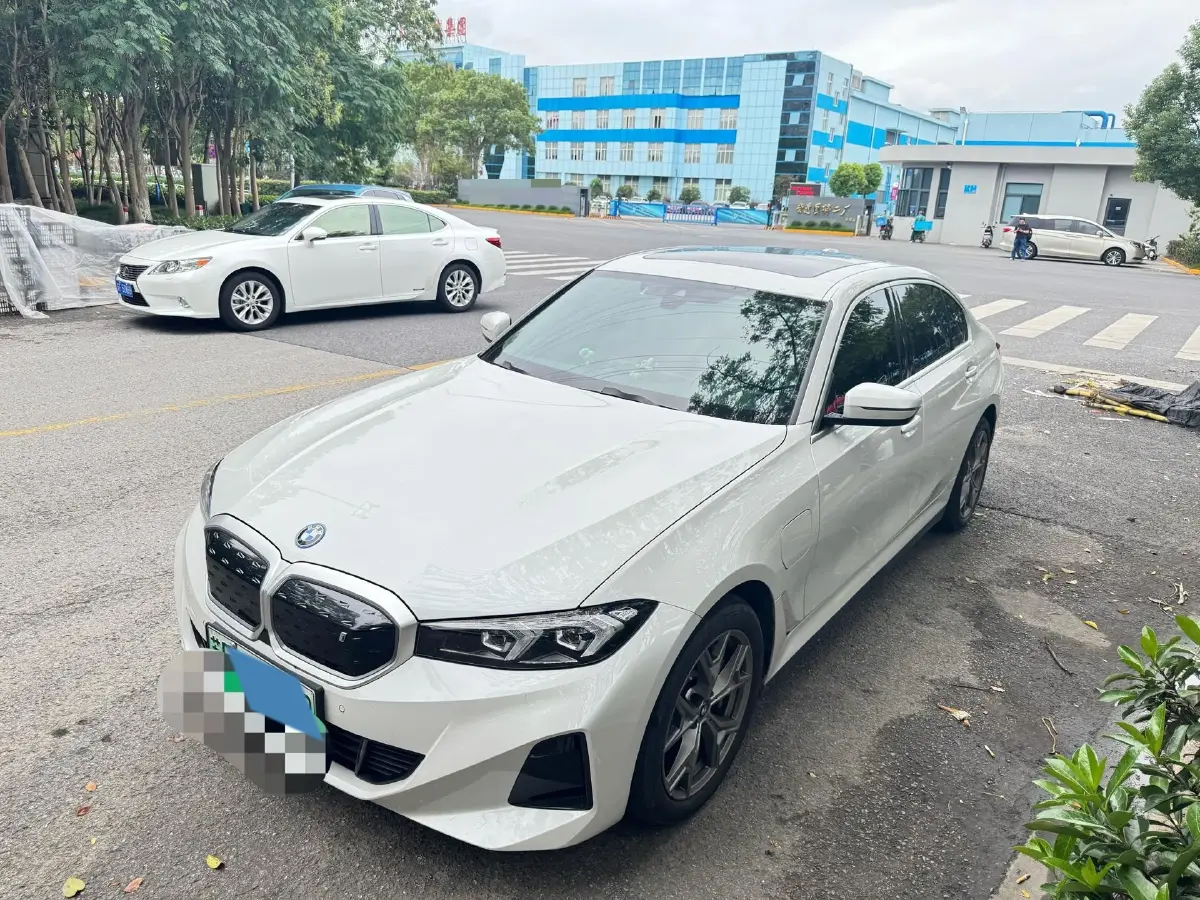 2024 BMW i3 BEV 70KWH