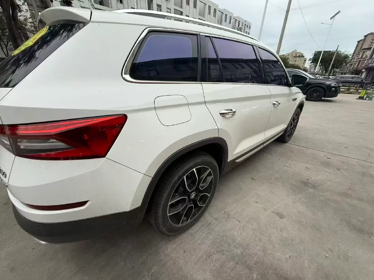 2021 Skoda Kodiak 2.0T 186HP L4 7DCT,autocango,china used car exporter,china ev exporter,chinese used car exporter,chinese used ev exporter