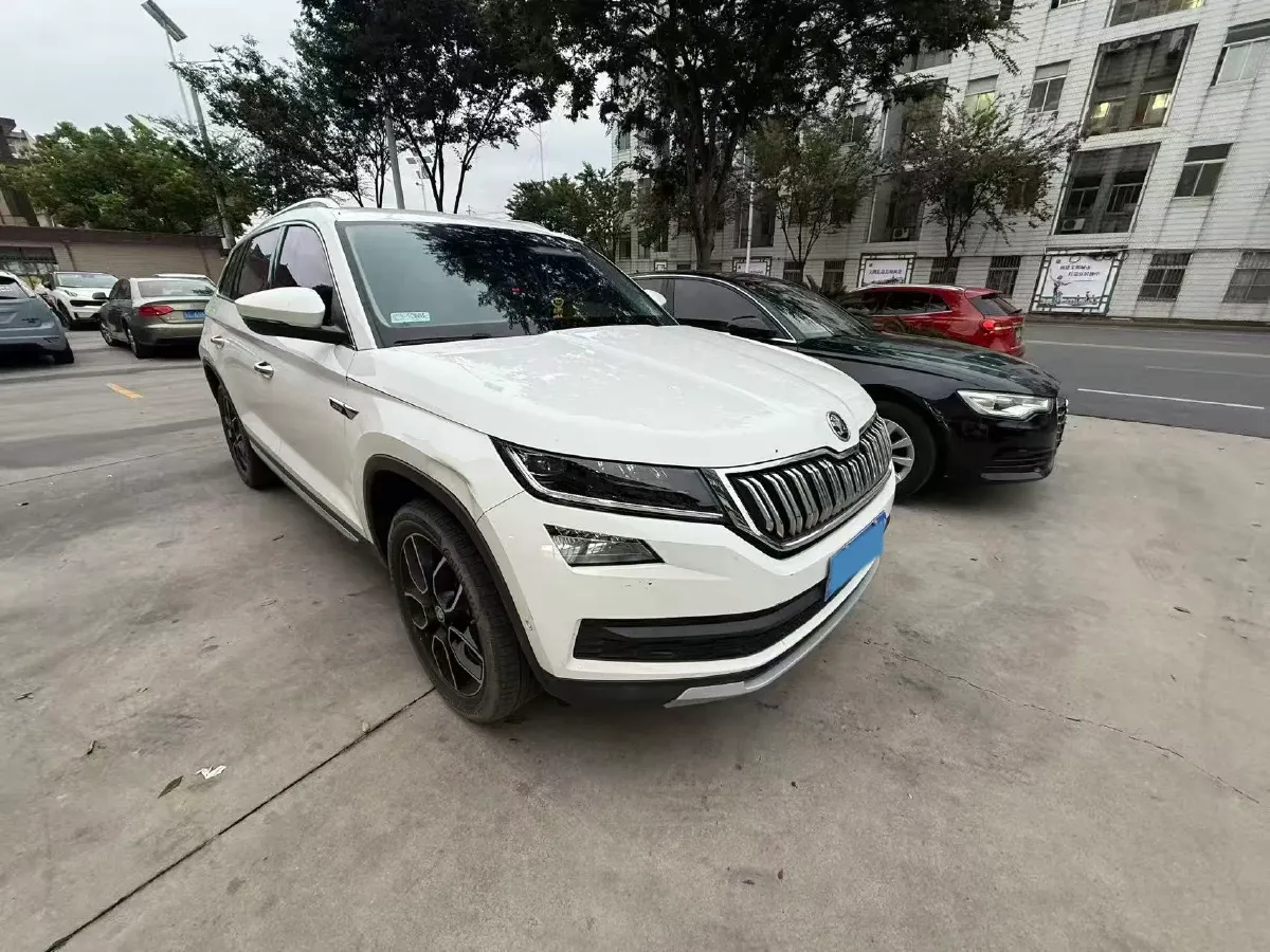 2021 Skoda Kodiak 2.0T 186HP L4 7DCT,autocango,china used car exporter,china ev exporter,chinese used car exporter,chinese used ev exporter