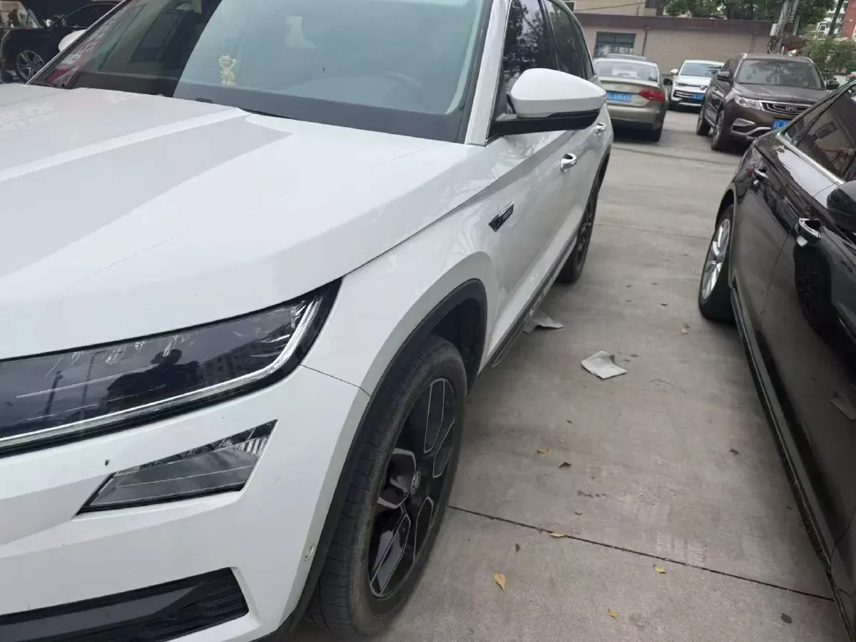 2021 Skoda Kodiak 2.0T 186HP L4 7DCT,autocango,china used car exporter,china ev exporter,chinese used car exporter,chinese used ev exporter