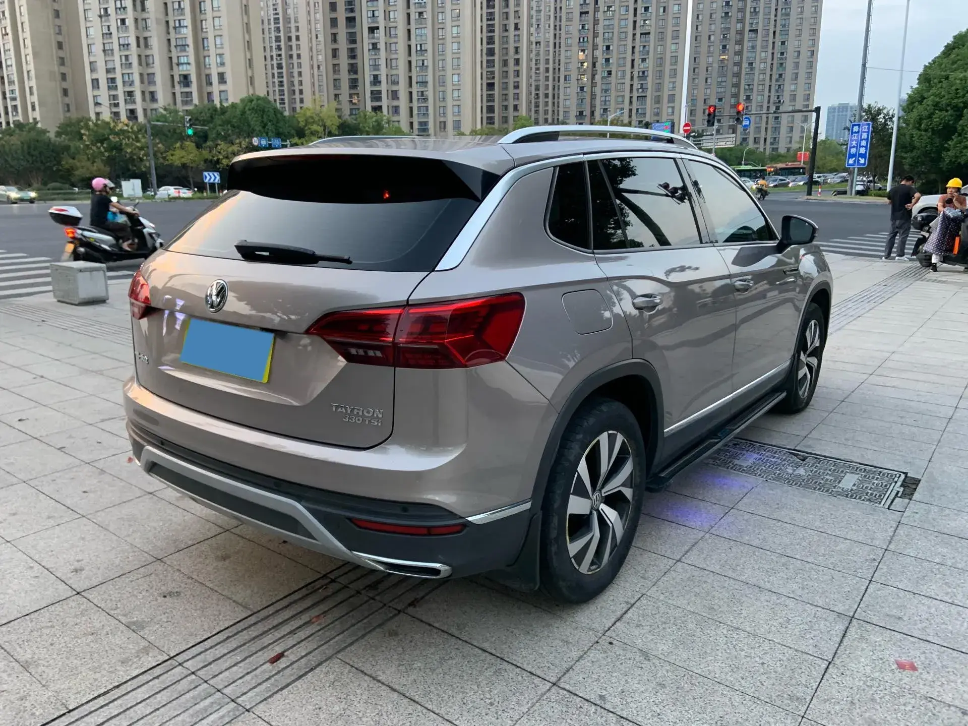 2019 VOLKSWAGEN TAYRON thumbnail 4