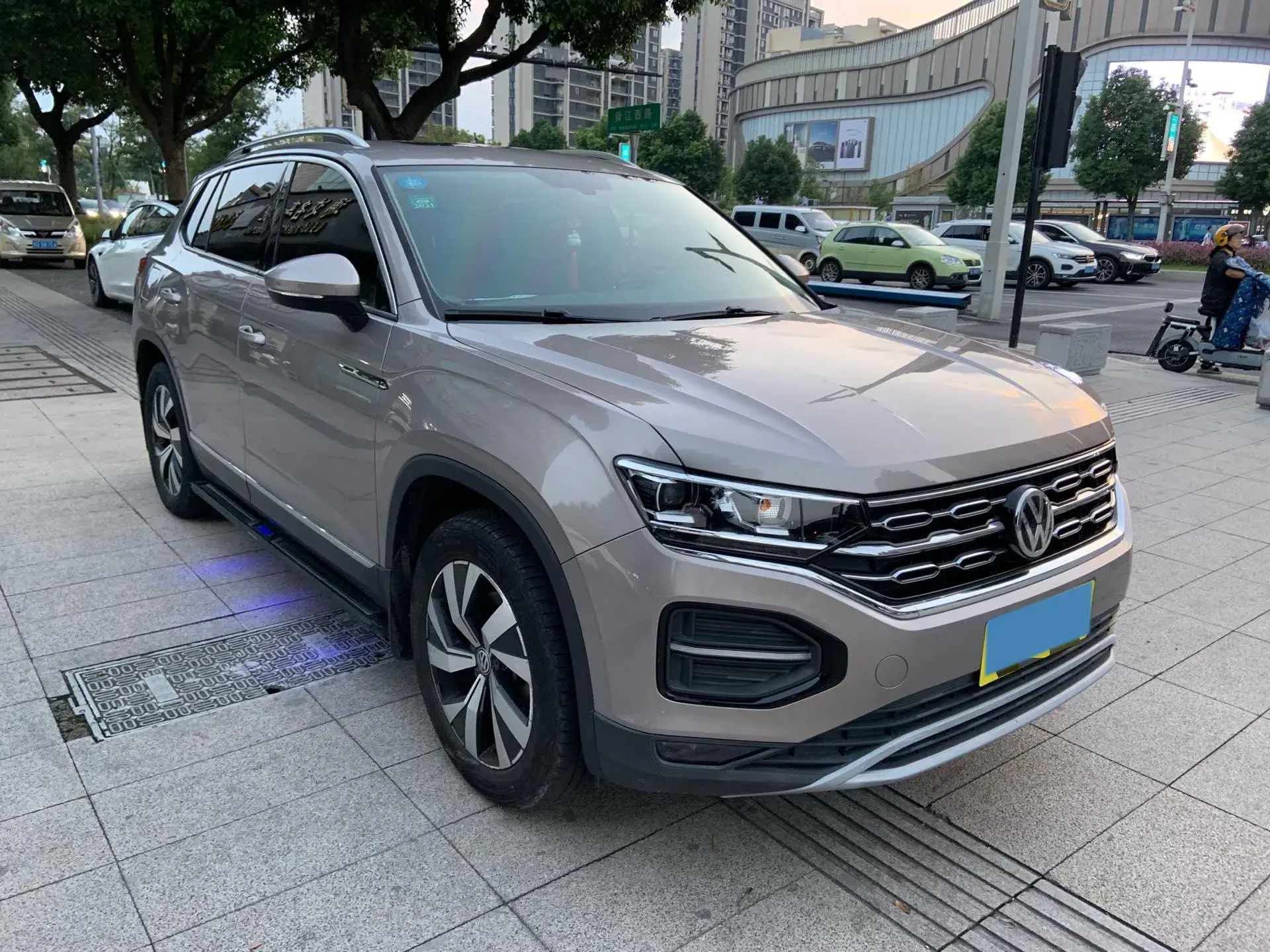 2019 VOLKSWAGEN TAYRON thumbnail 3