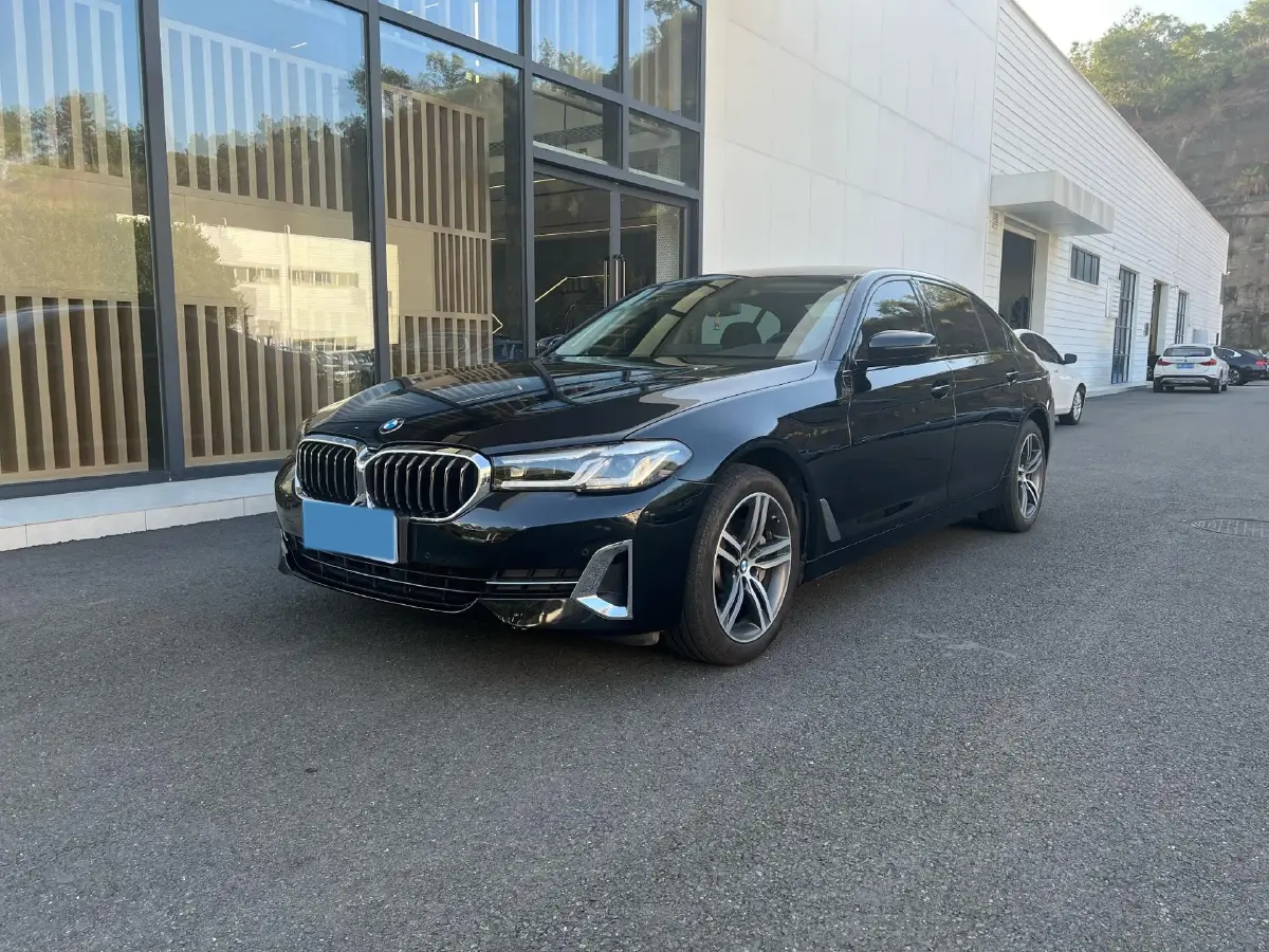 2022 BMW 5 Series 2.0T 252HP L4 8AT