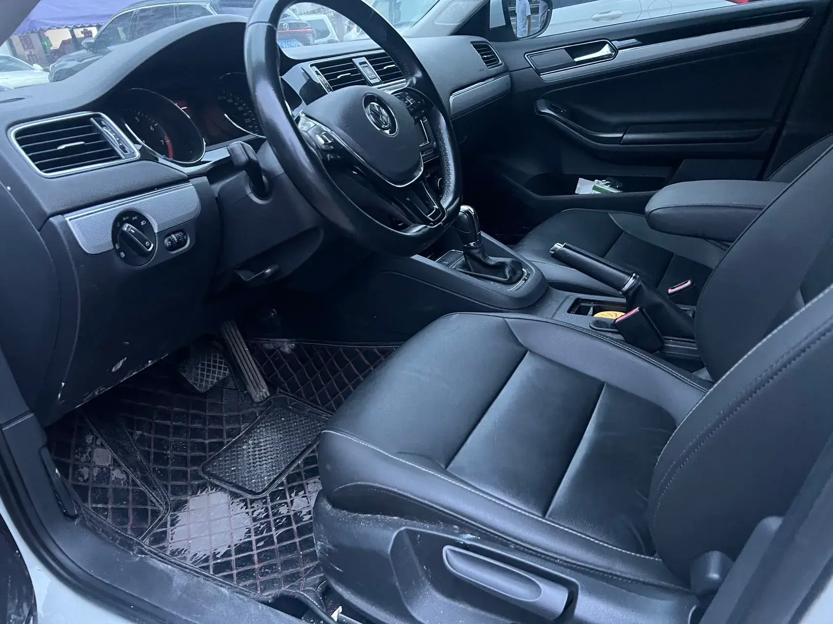 2018 VOLKSWAGEN SAGITAR thumbnail 3