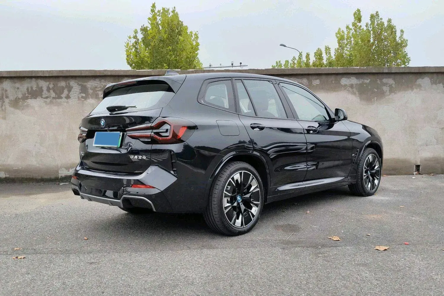 2024 BMW IX3 thumbnail 3