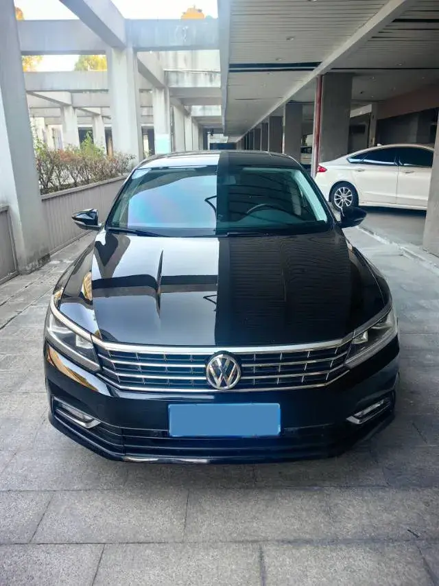 2017 VOLKSWAGEN PASSAT thumbnail 3