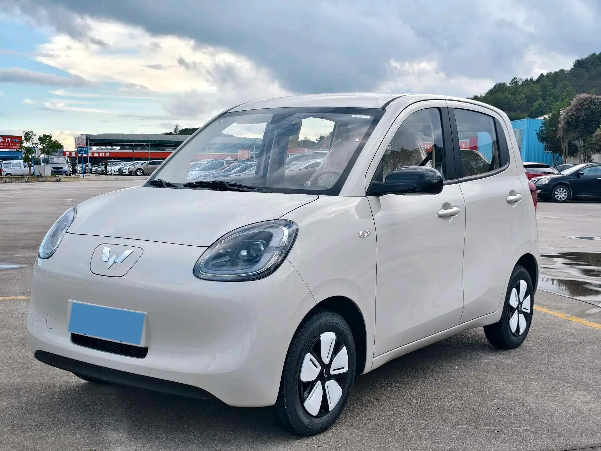 2025 WULING HONGGUANG view 1