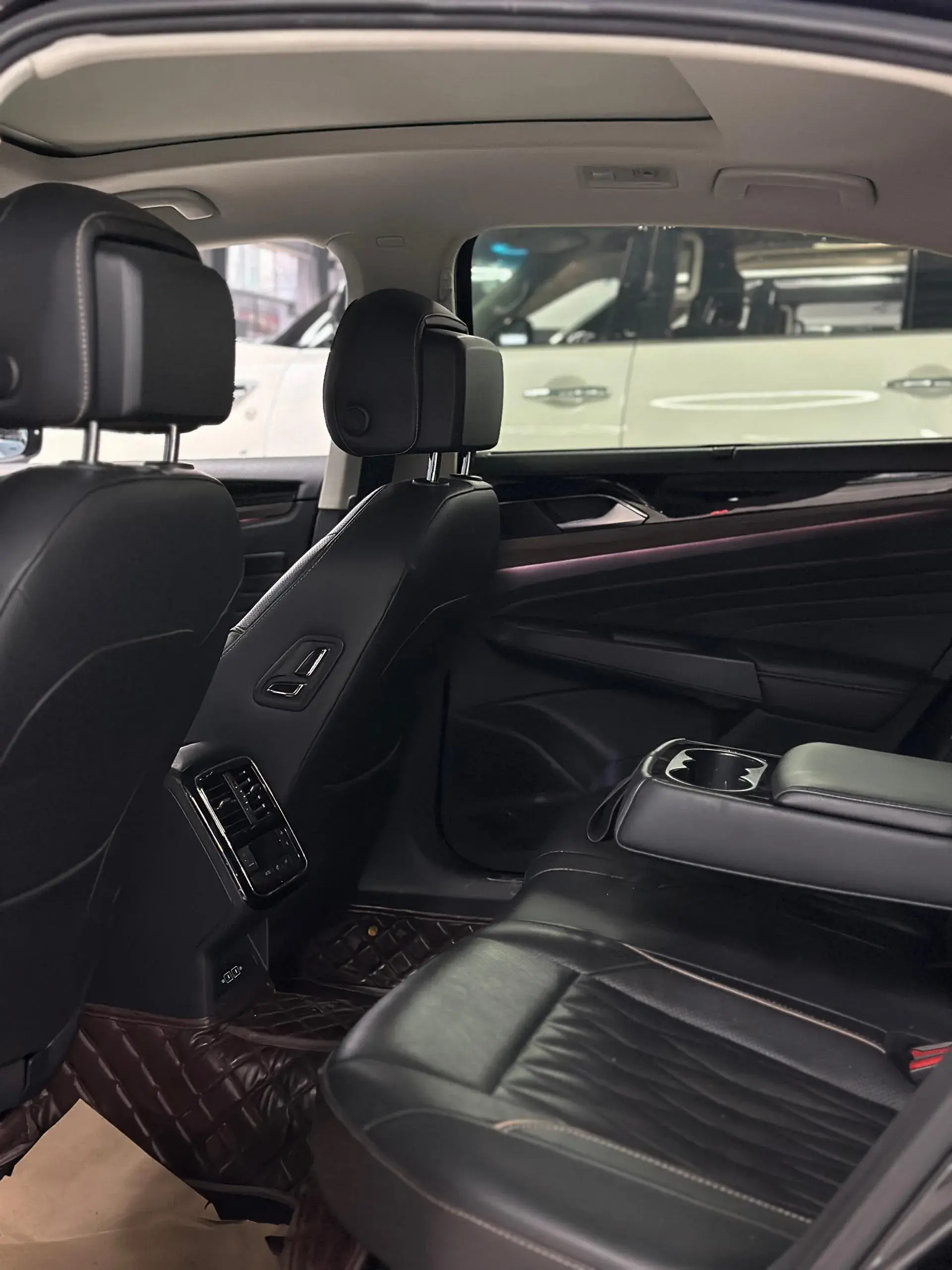 2019 VOLKSWAGEN PASSAT thumbnail 3