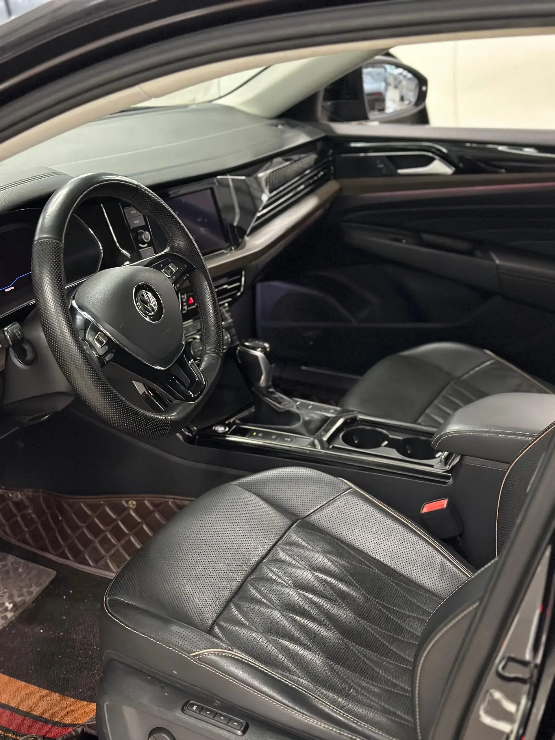 2019 VOLKSWAGEN PASSAT thumbnail 2