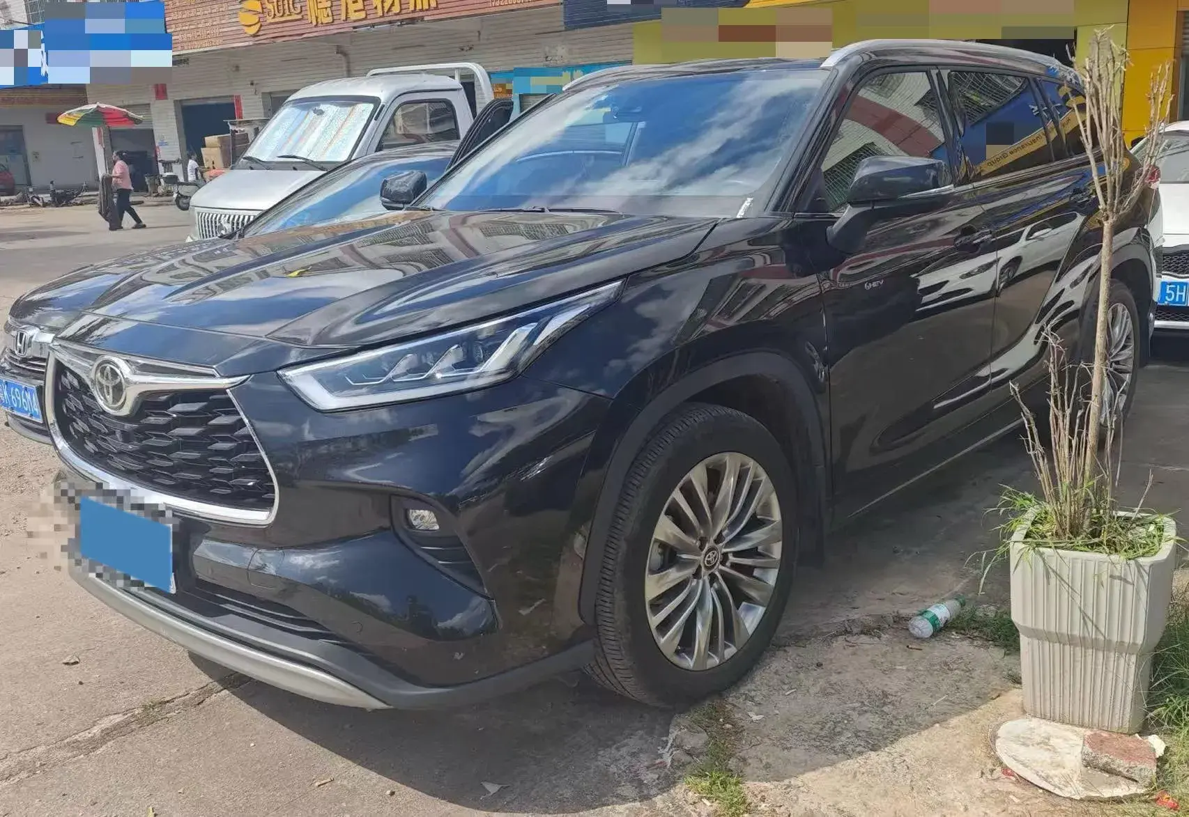 2024 TOYOTA HIGHLANDER view 1