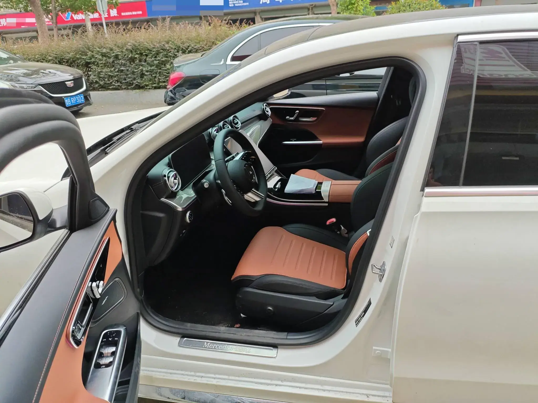 2025 MERCEDES-BENZ C thumbnail 4