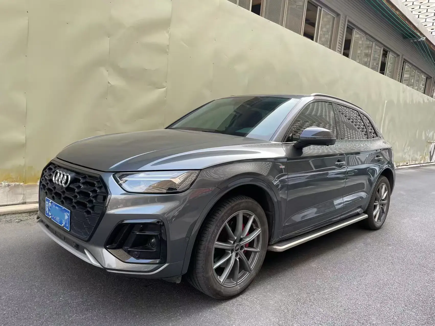 2022 AUDI Q5L view 1