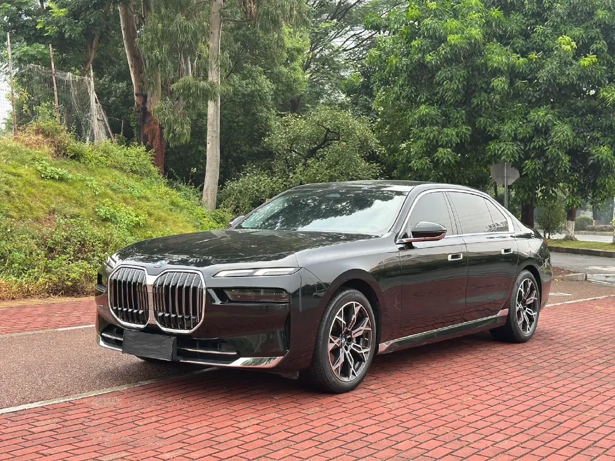 2023 BMW 7 Series 3.0T 272HP L6 8AT