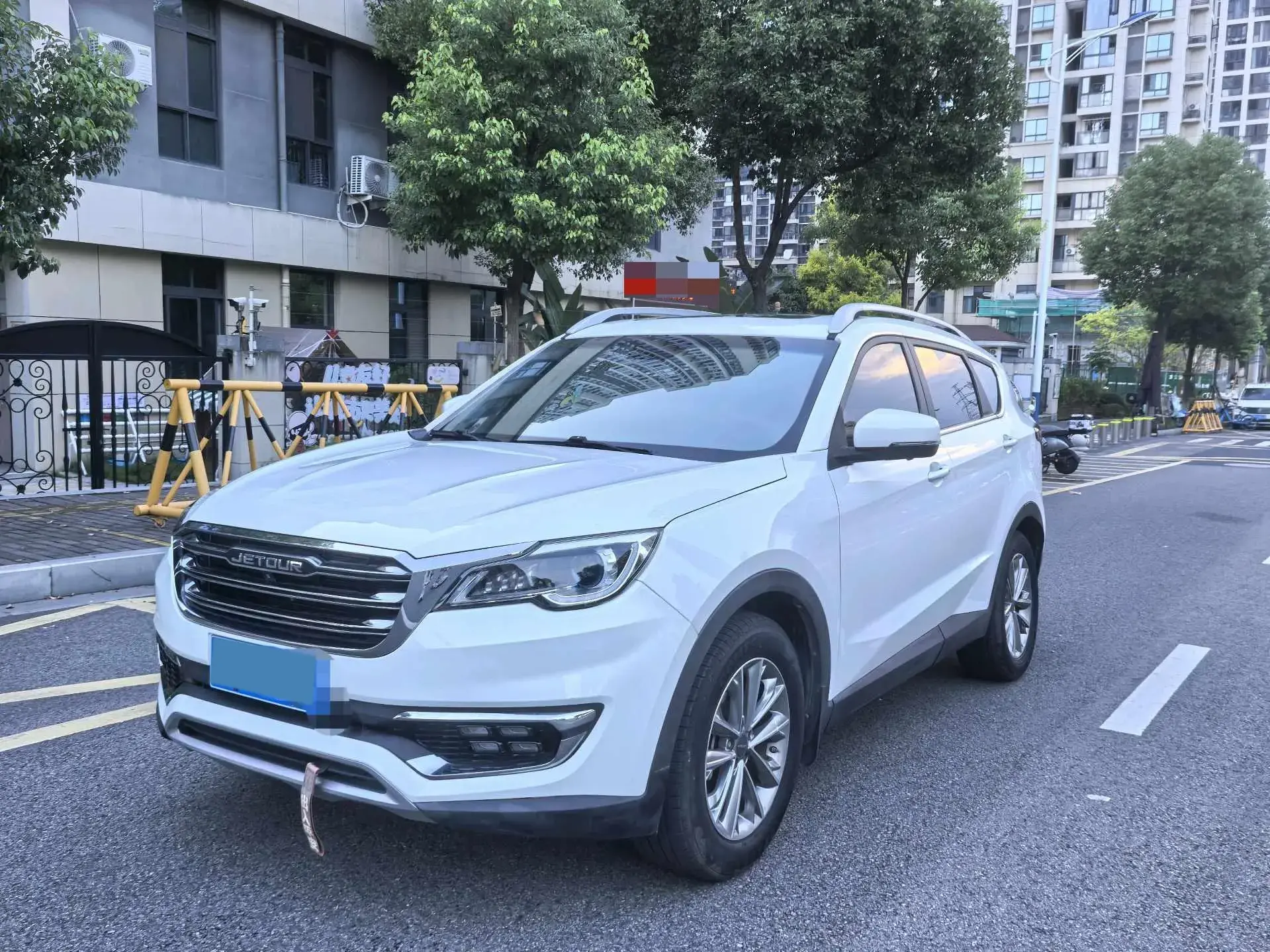 2018 JETOUR X70 view 1