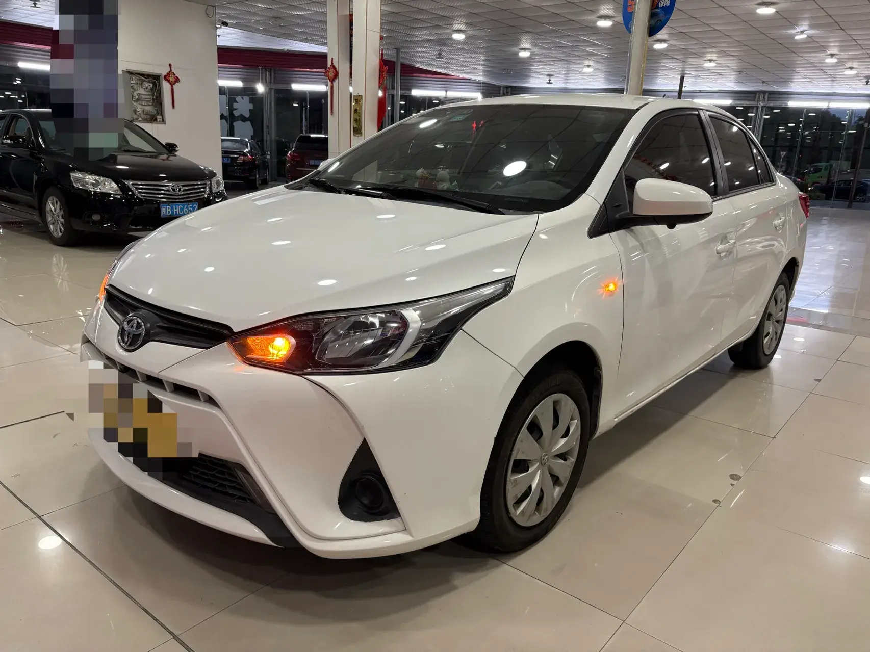 2020 TOYOTA YARIS view 1