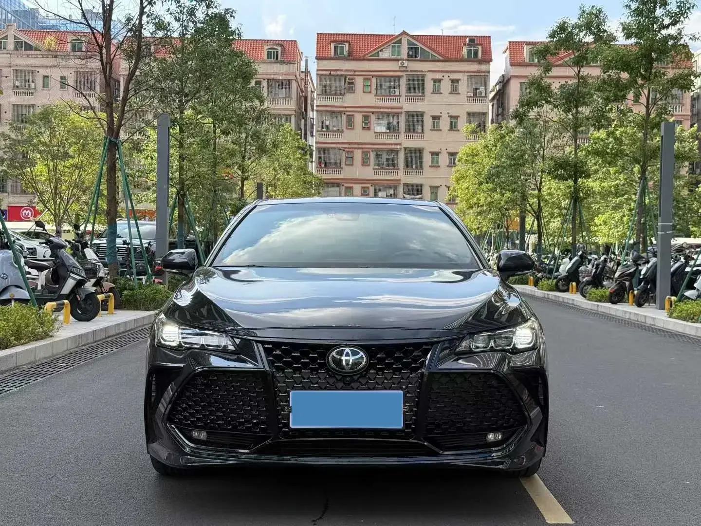 2019 TOYOTA AVALON thumbnail 3