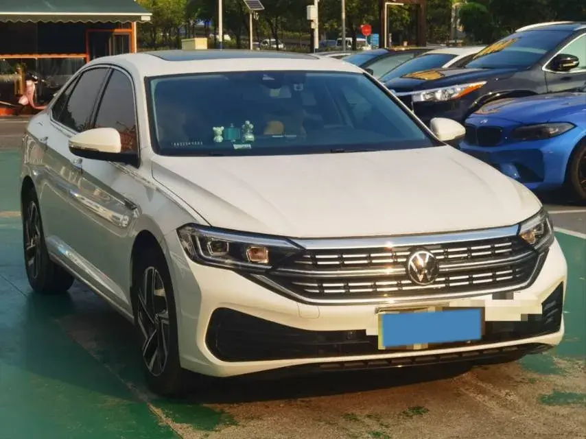 2023 VOLKSWAGEN SAGITAR thumbnail 3