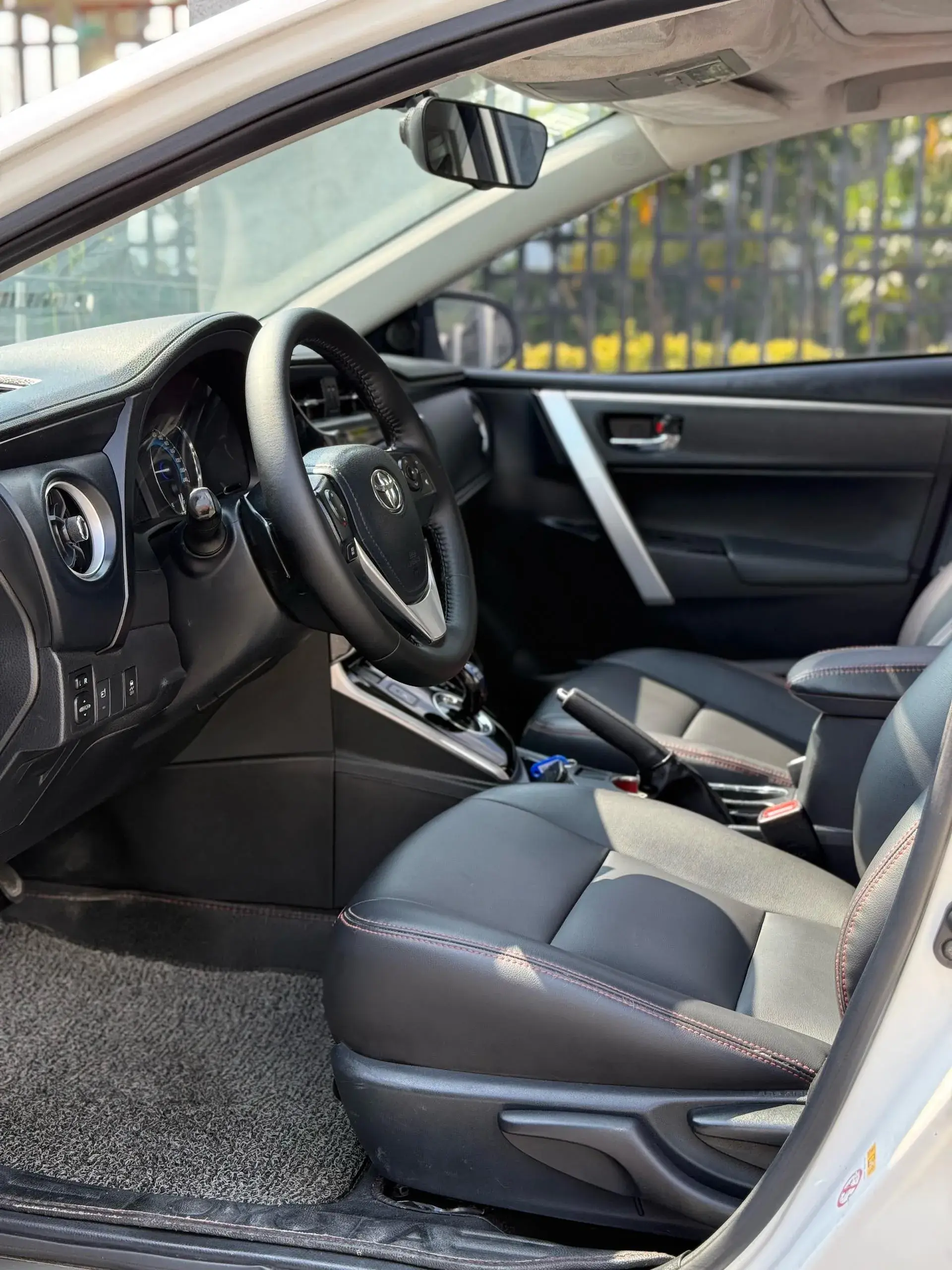 2018 TOYOTA COROLLA thumbnail 4