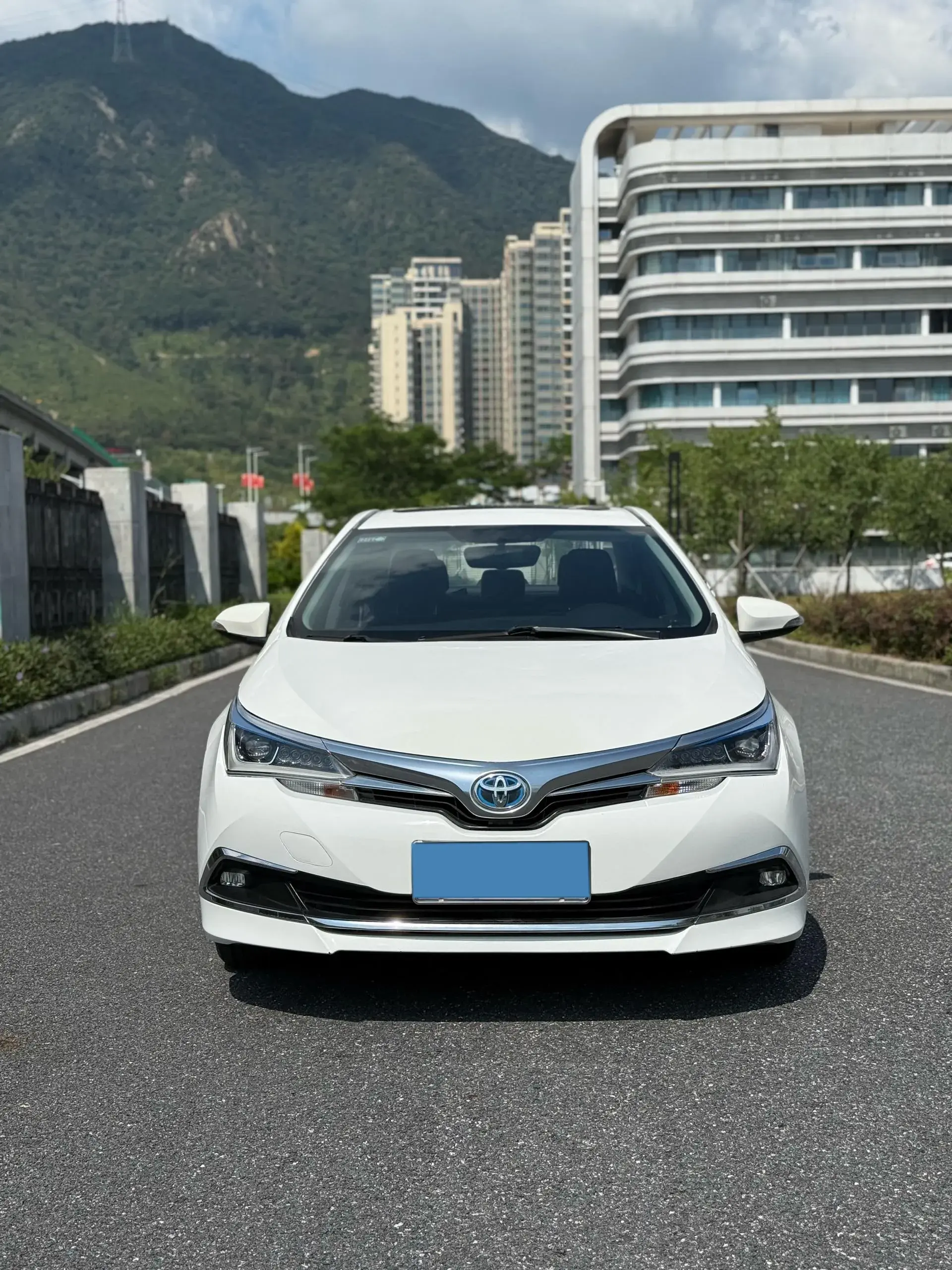 2018 TOYOTA COROLLA thumbnail 2