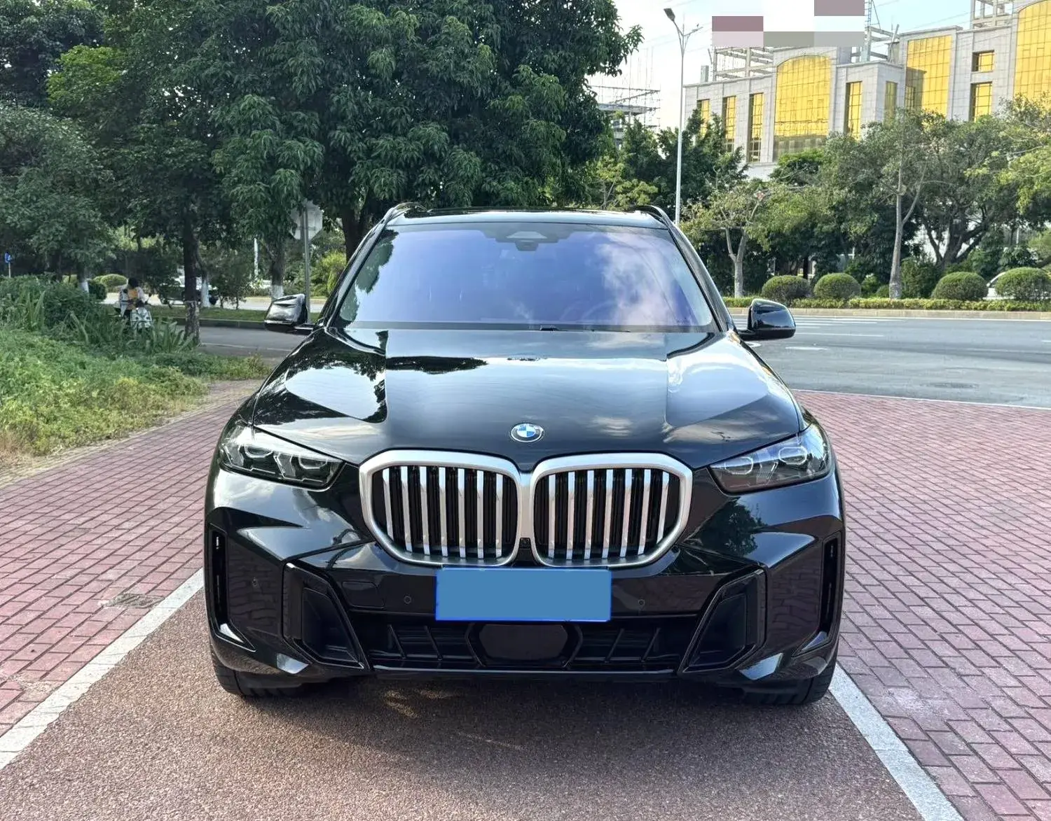 2023 BMW X5 thumbnail 2