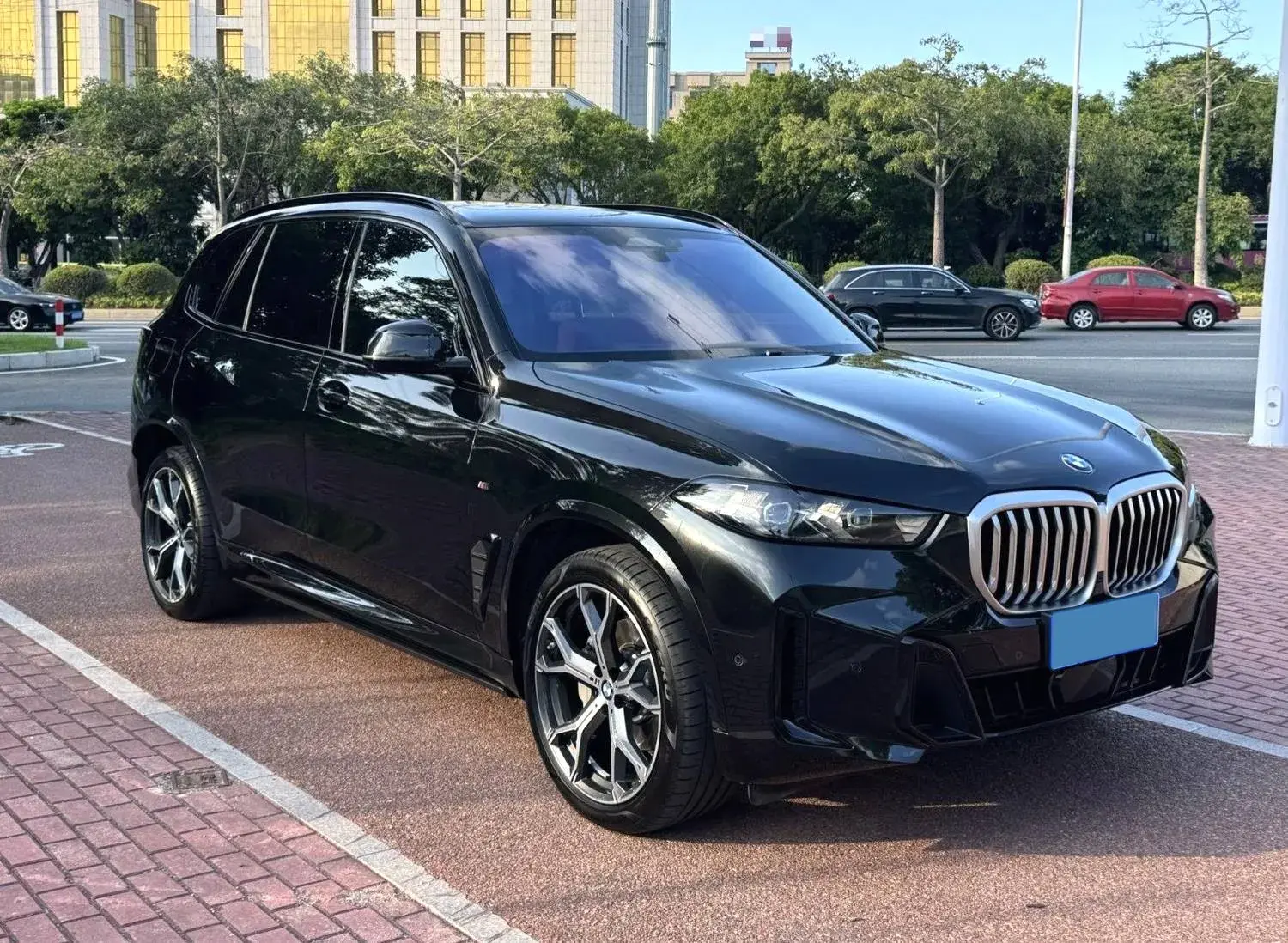 2023 BMW X5 thumbnail 3