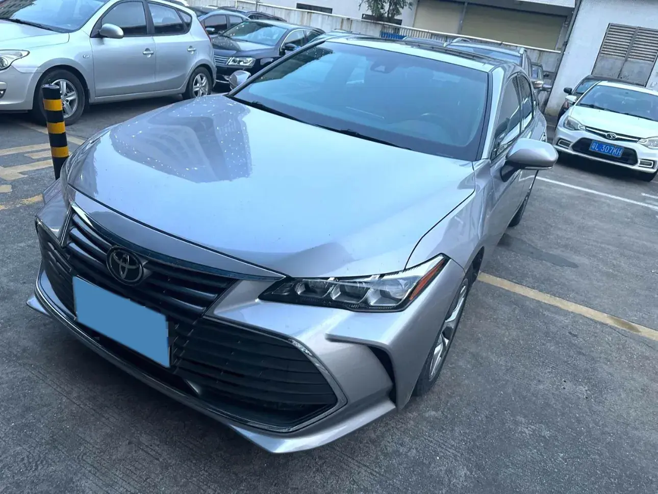 2019 TOYOTA AVALON view 1