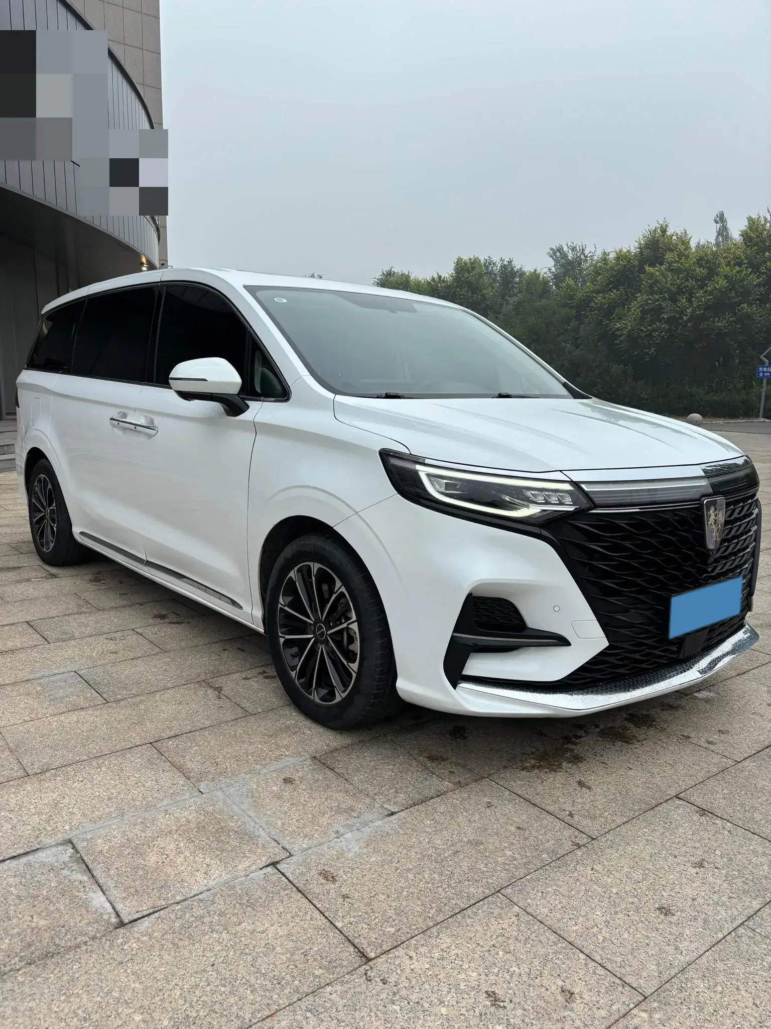 2021 ROEWE IMAX8 thumbnail 3