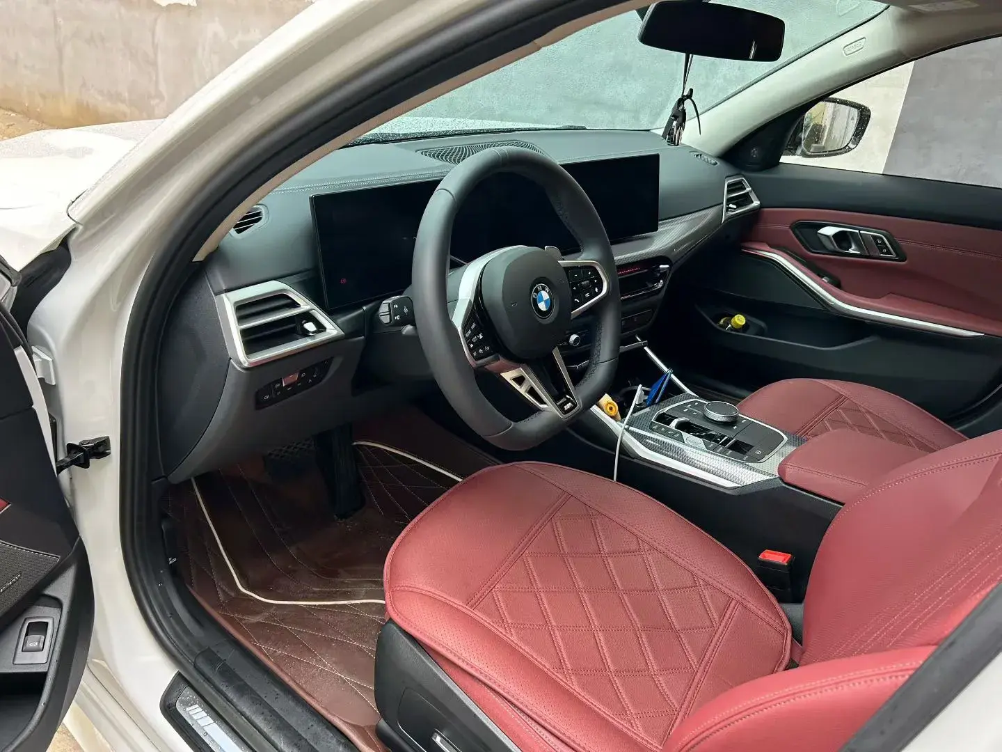 2025 BMW 3 thumbnail 3