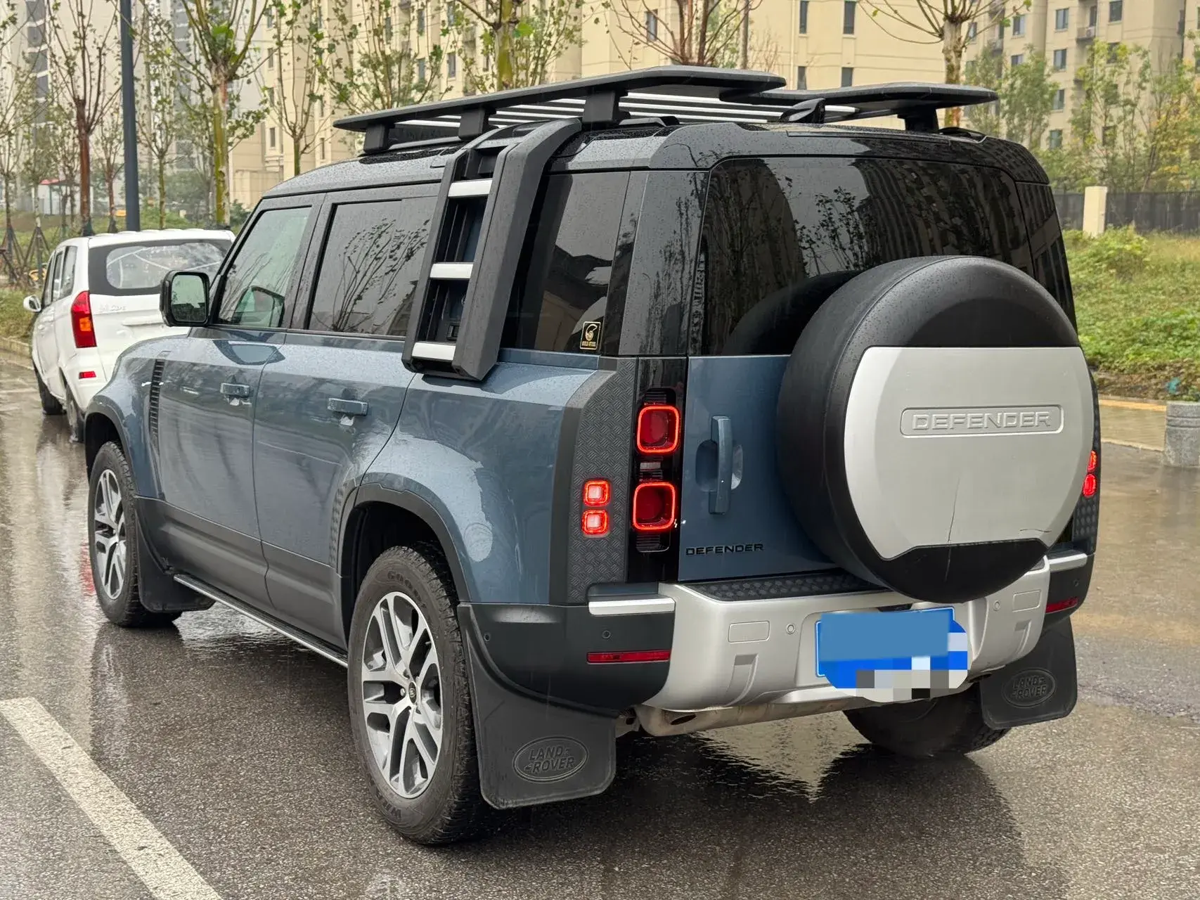 2022 LAND ROVER thumbnail 3