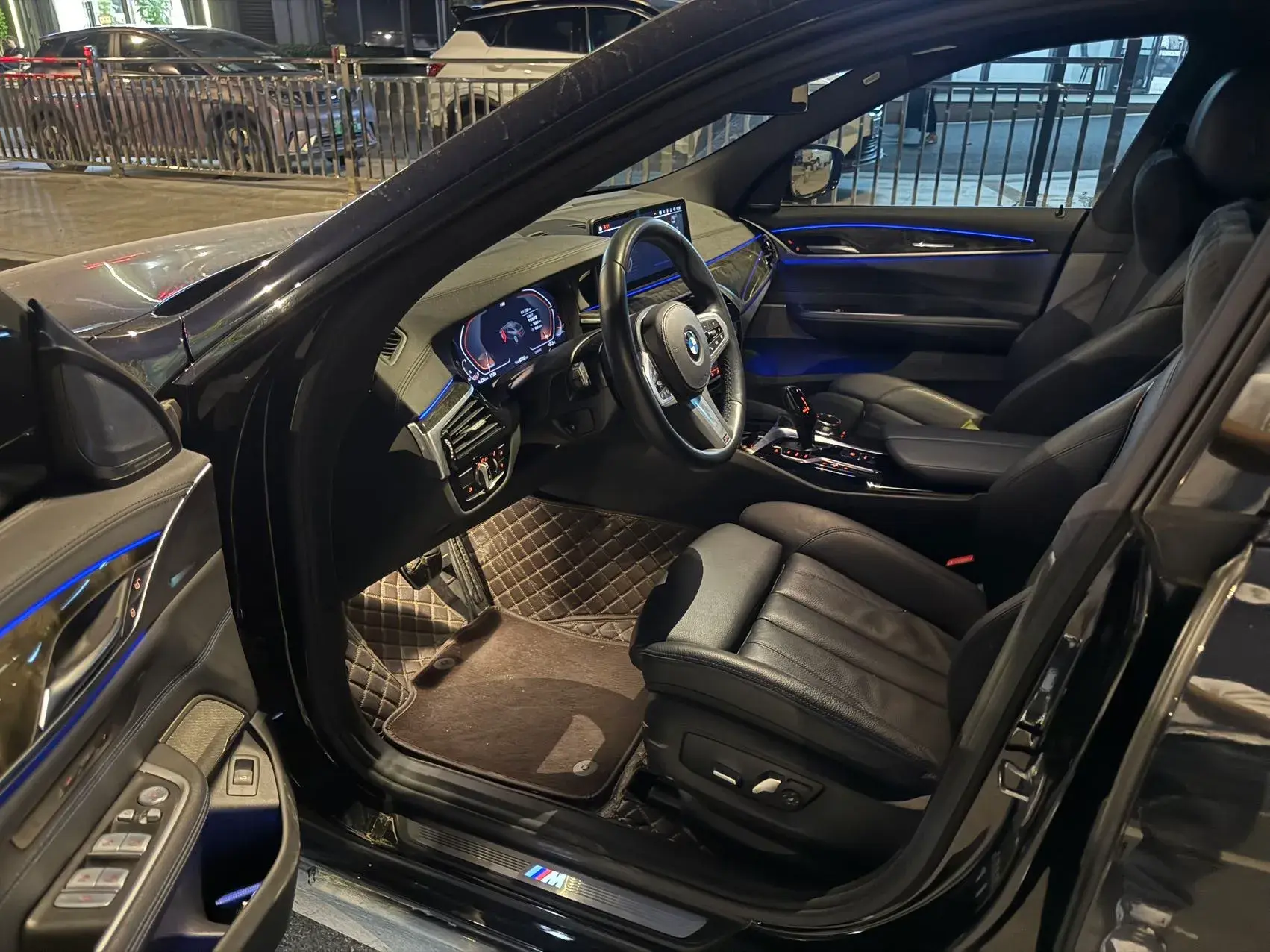 2022 BMW 6 thumbnail 3