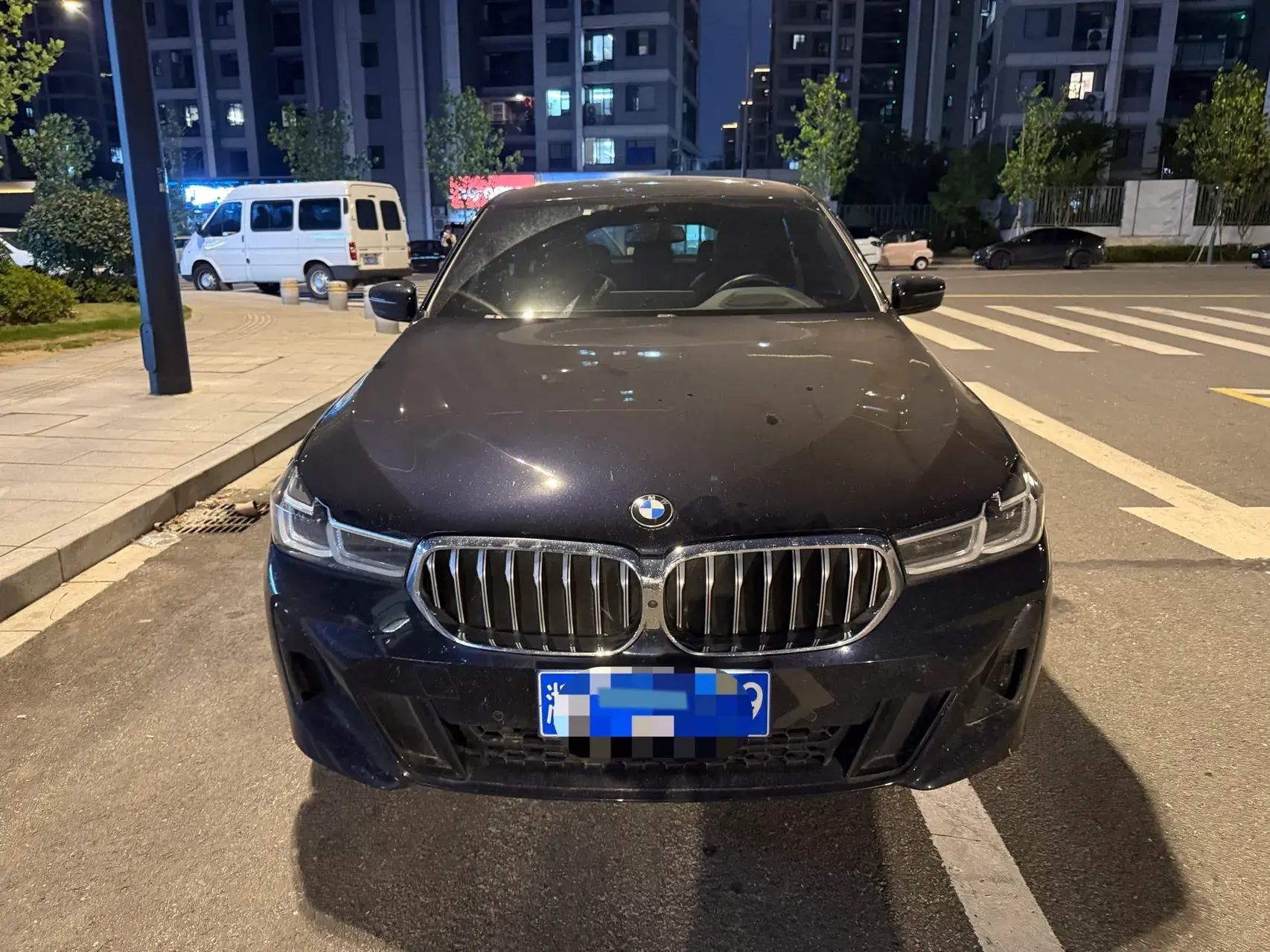 2022 BMW 6 thumbnail 2