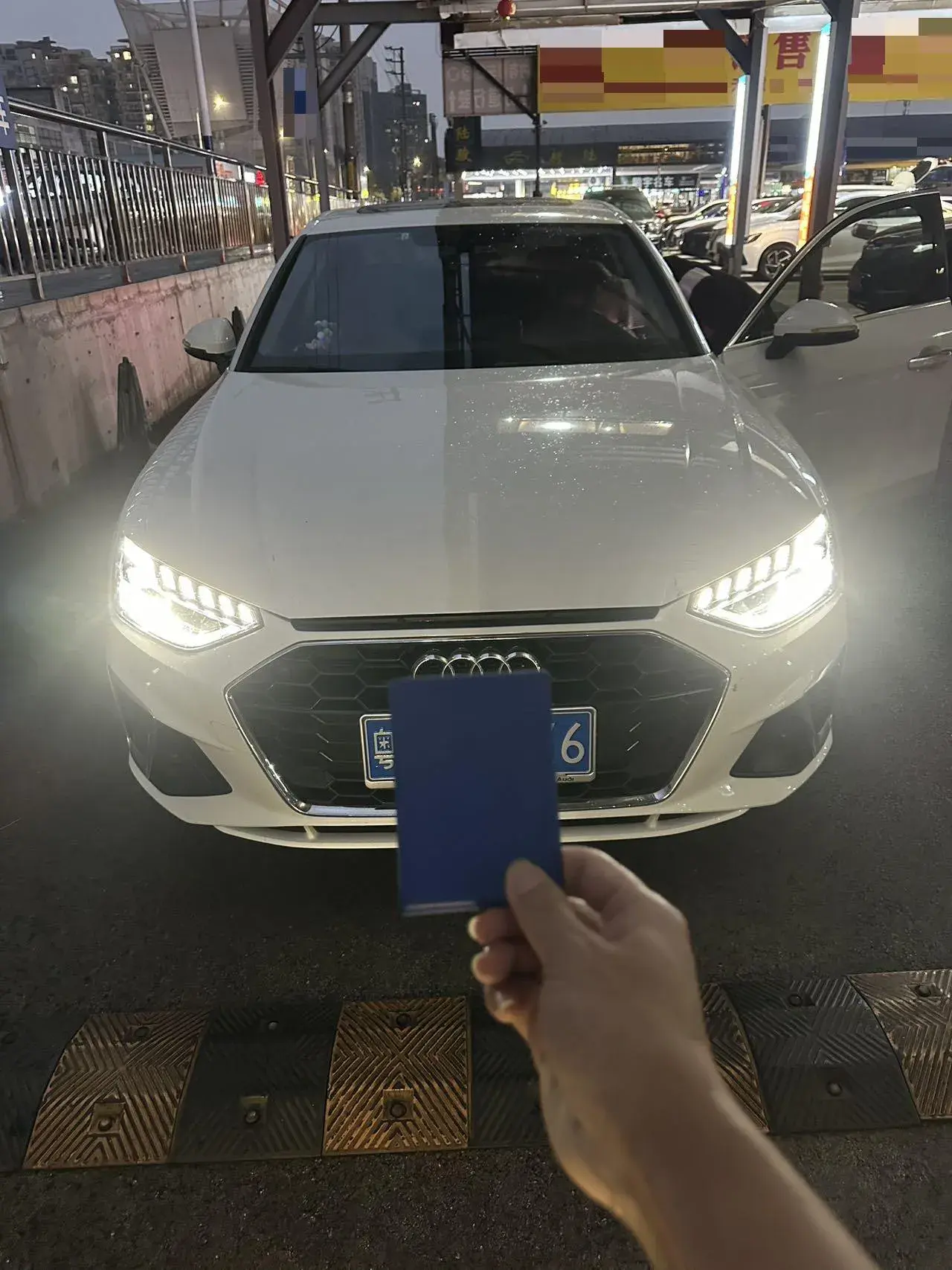 2023 AUDI A4L thumbnail 2