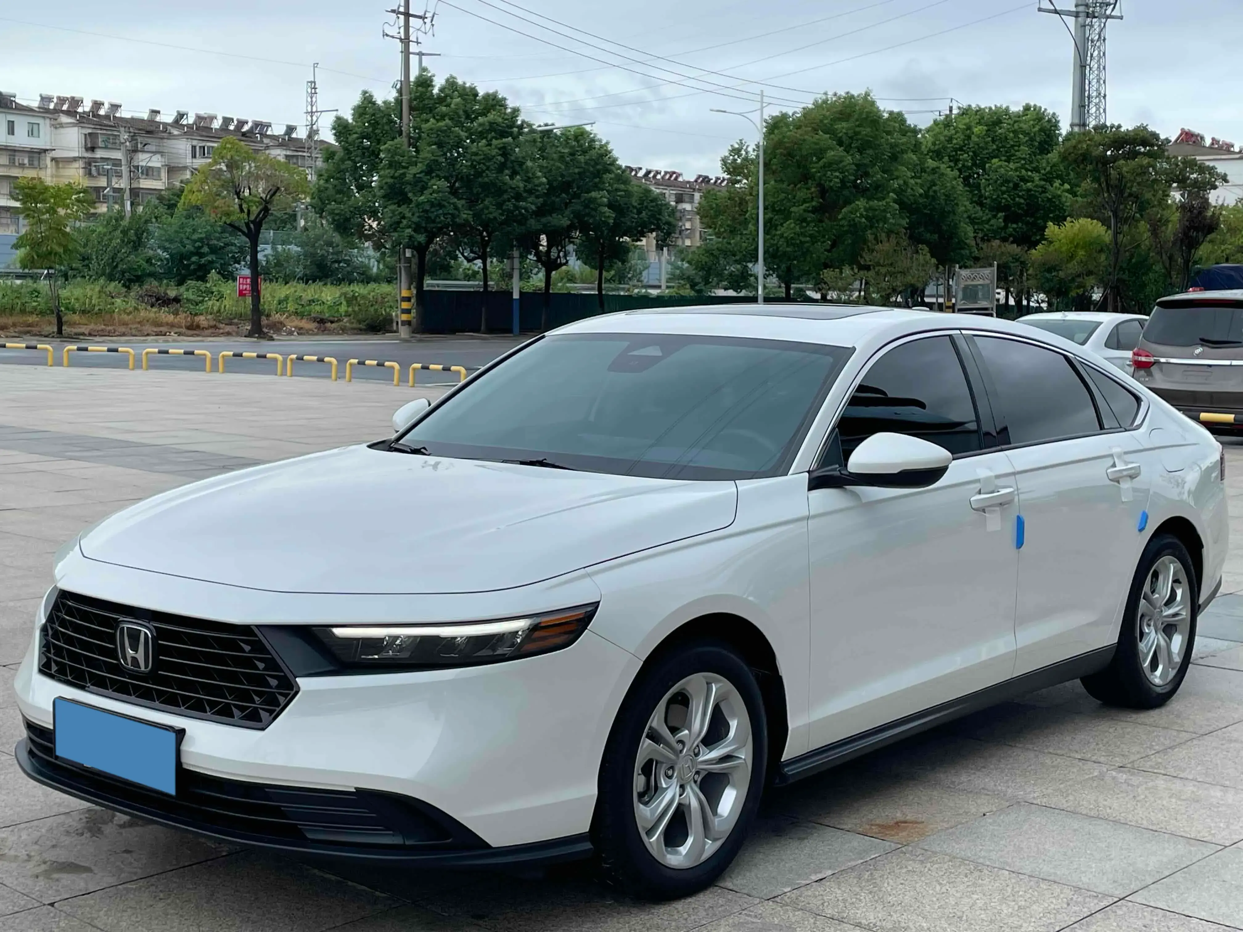 2023 HONDA ACCORD view 1