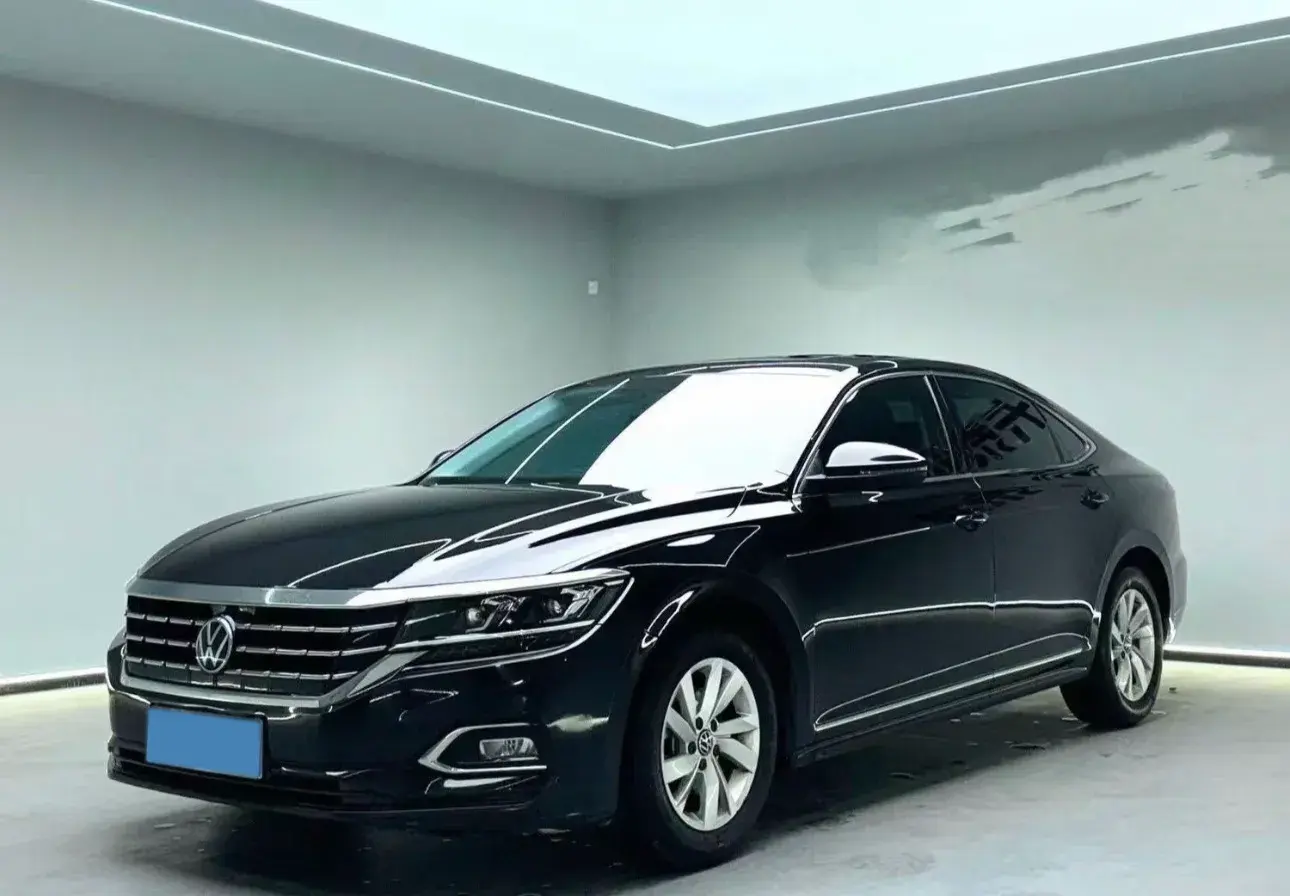 2020 VOLKSWAGEN PASSAT view 1