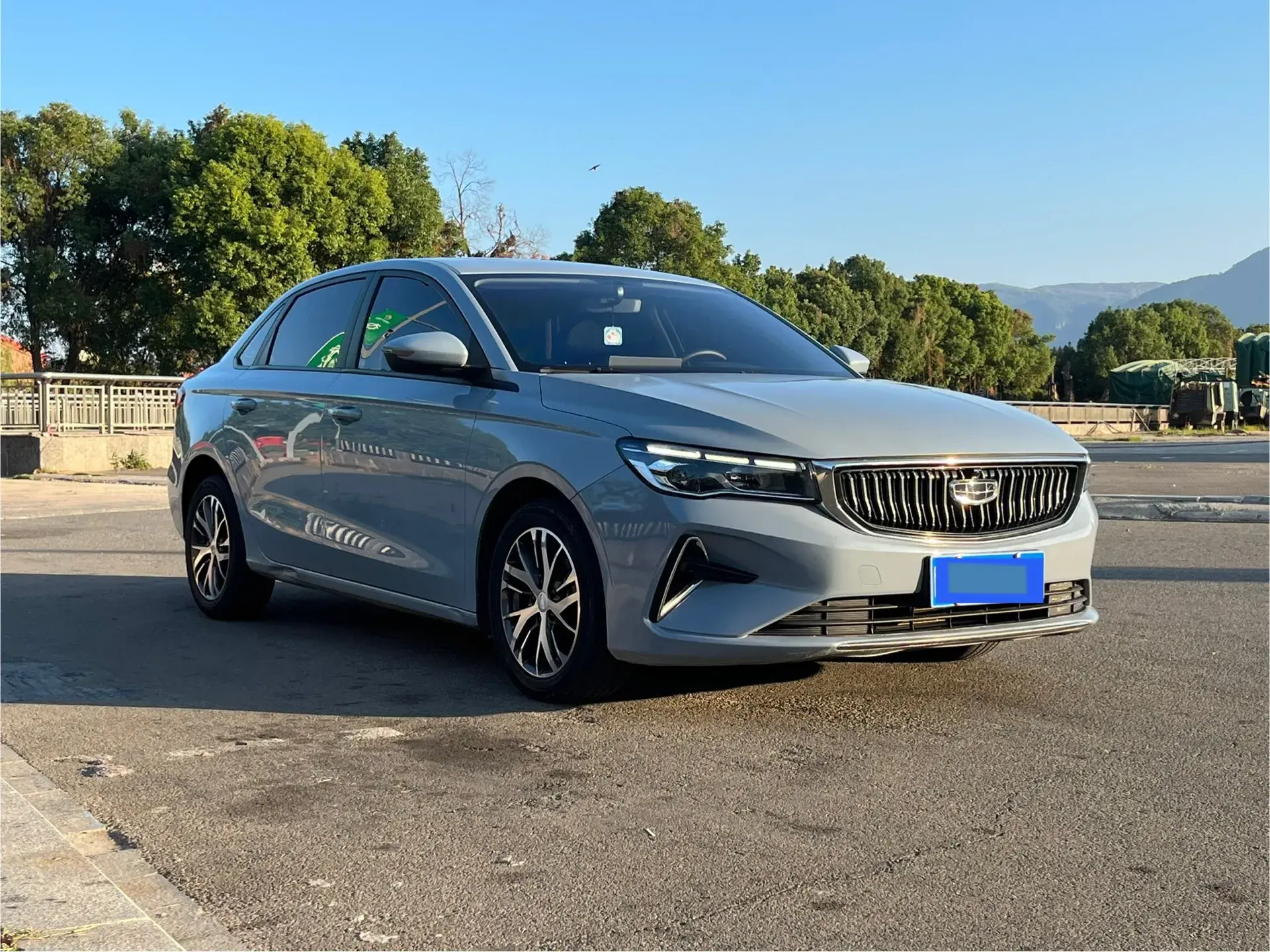 2023 GEELY EMGRAND thumbnail 3