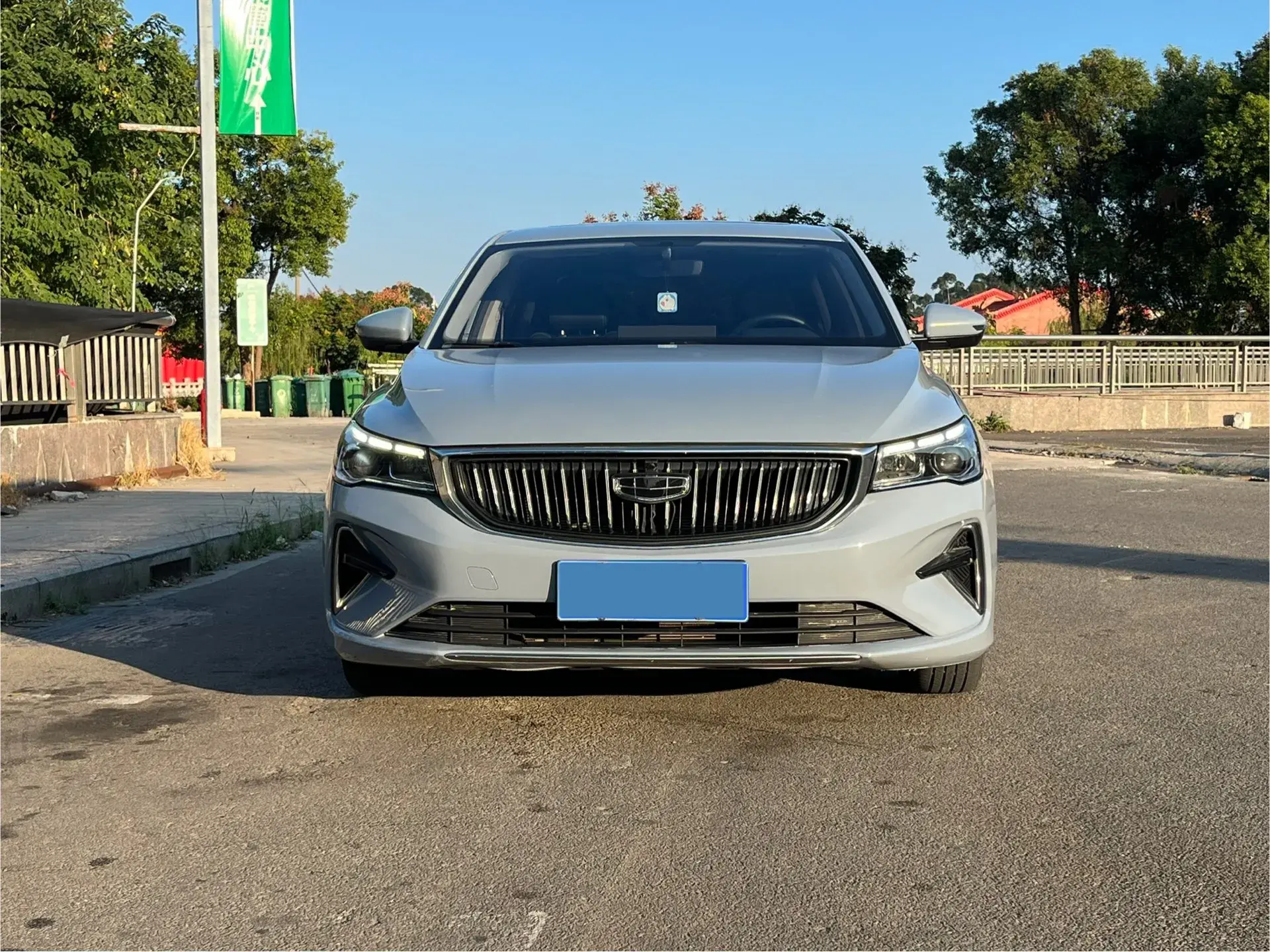 2023 GEELY EMGRAND thumbnail 2