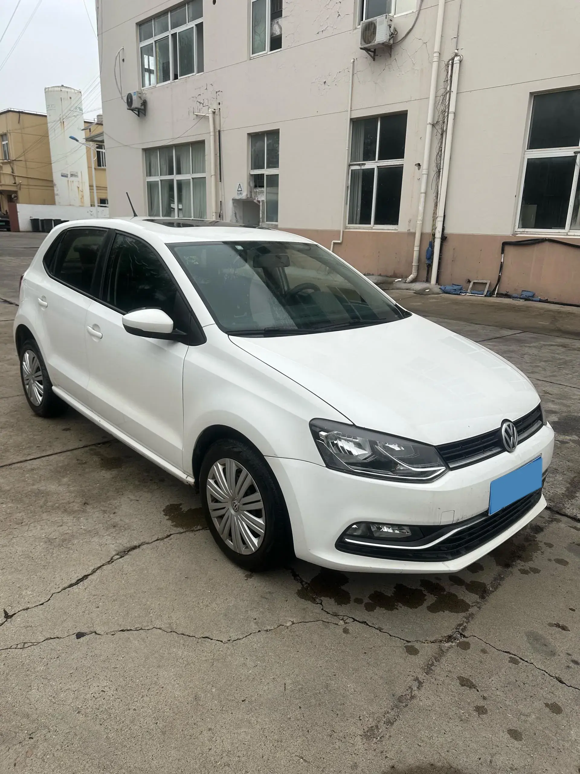 2016 VOLKSWAGEN POLO thumbnail 3