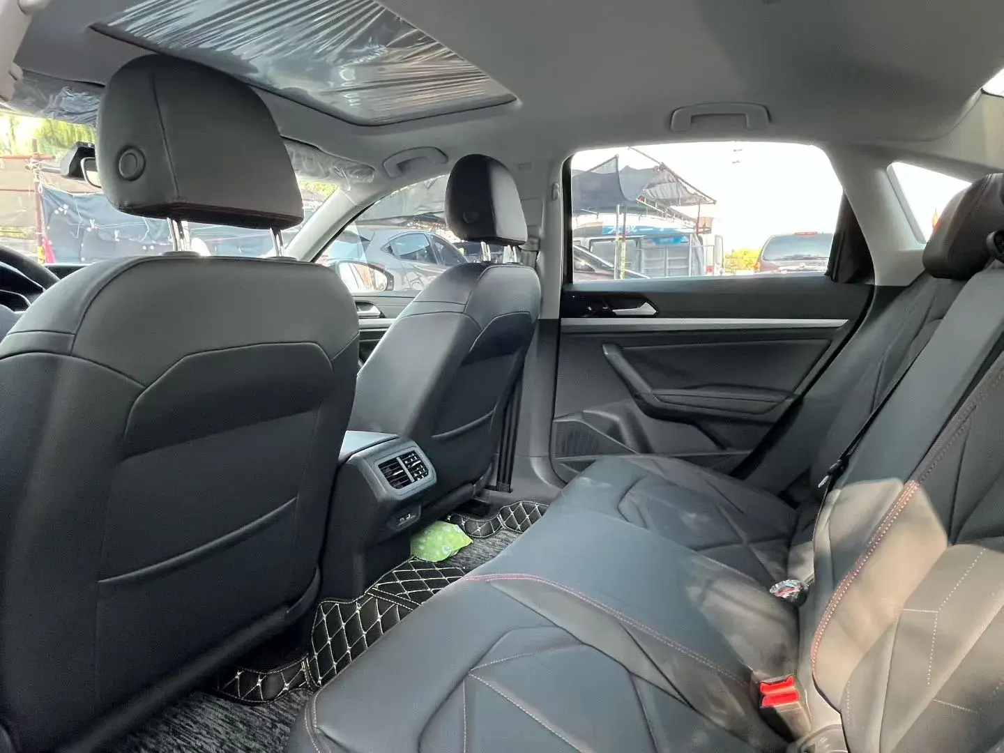 2024 VOLKSWAGEN LAVIDA thumbnail 3