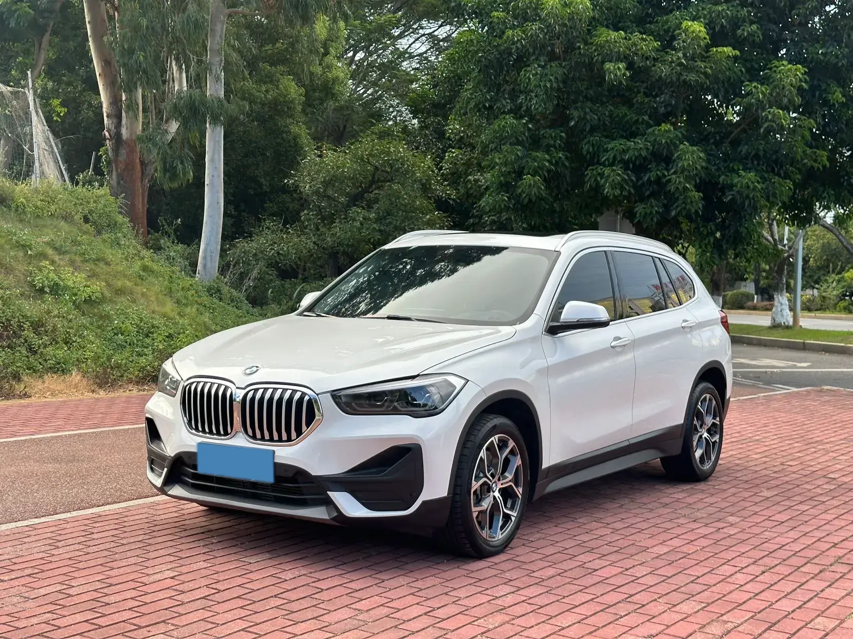 2022 BMW X1 view 1