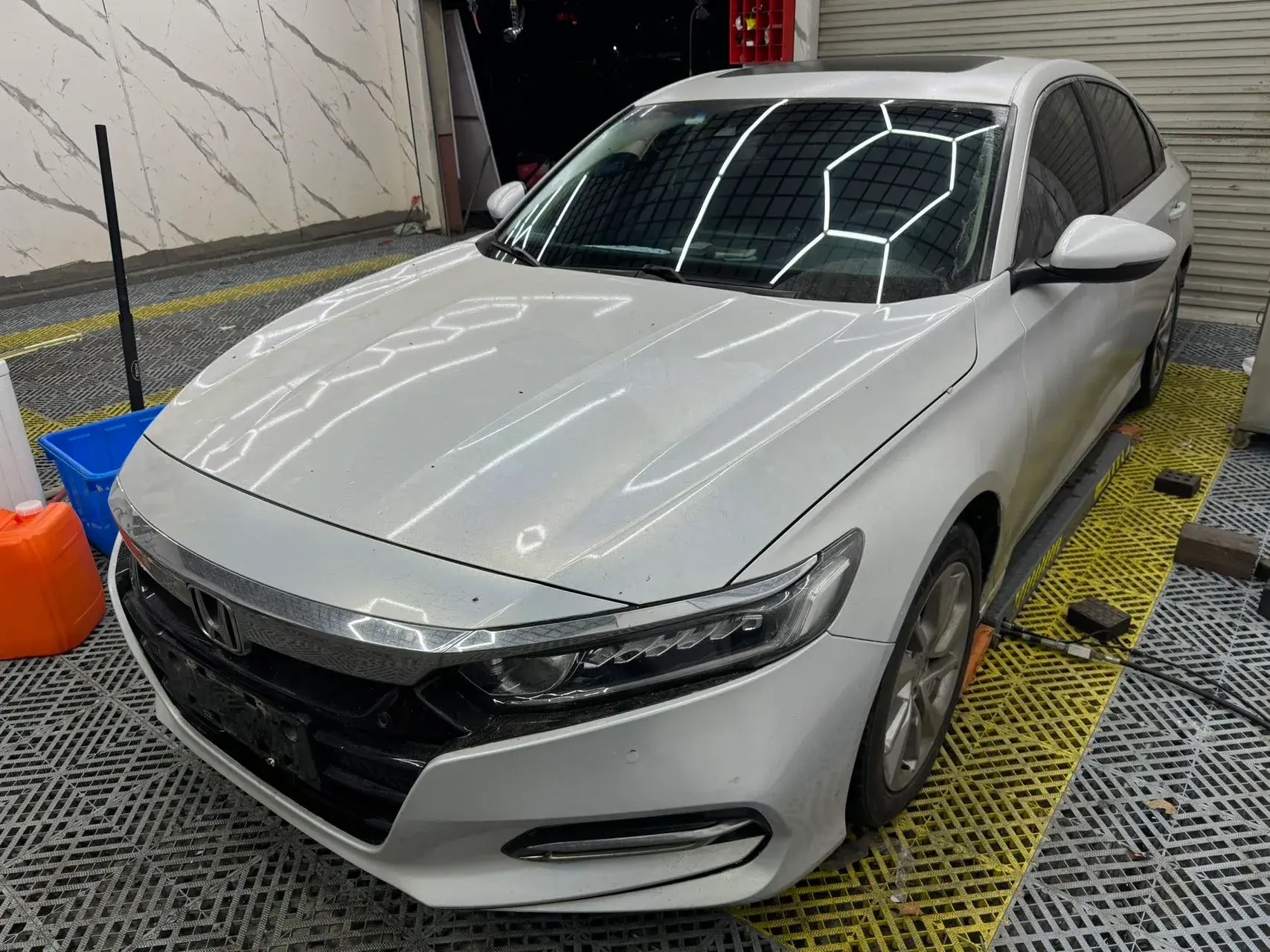 2018 HONDA ACCORD view 1