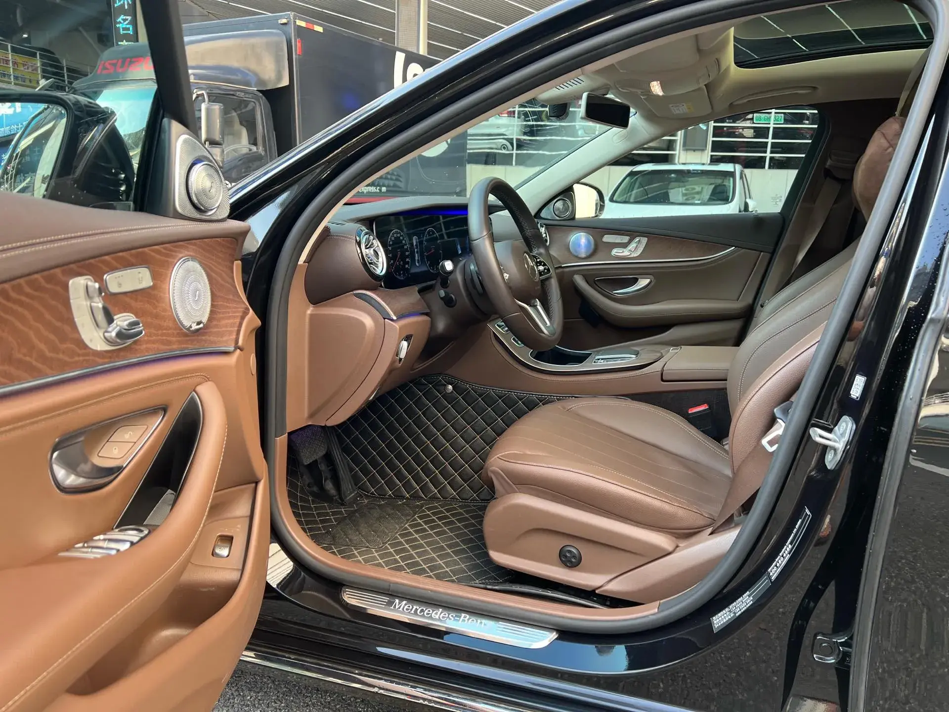 2020 MERCEDES-BENZ E thumbnail 3