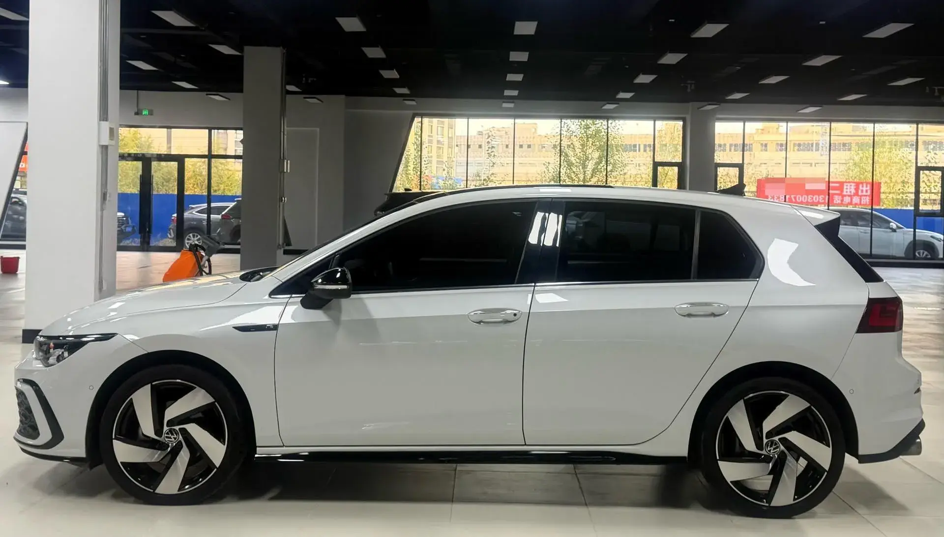 2021 VOLKSWAGEN GOLF thumbnail 2