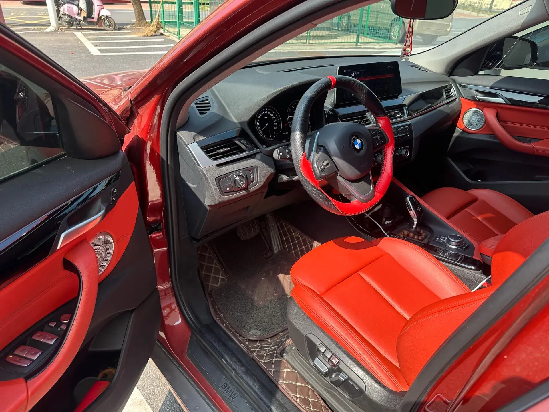 2021 BMW X2 thumbnail 4