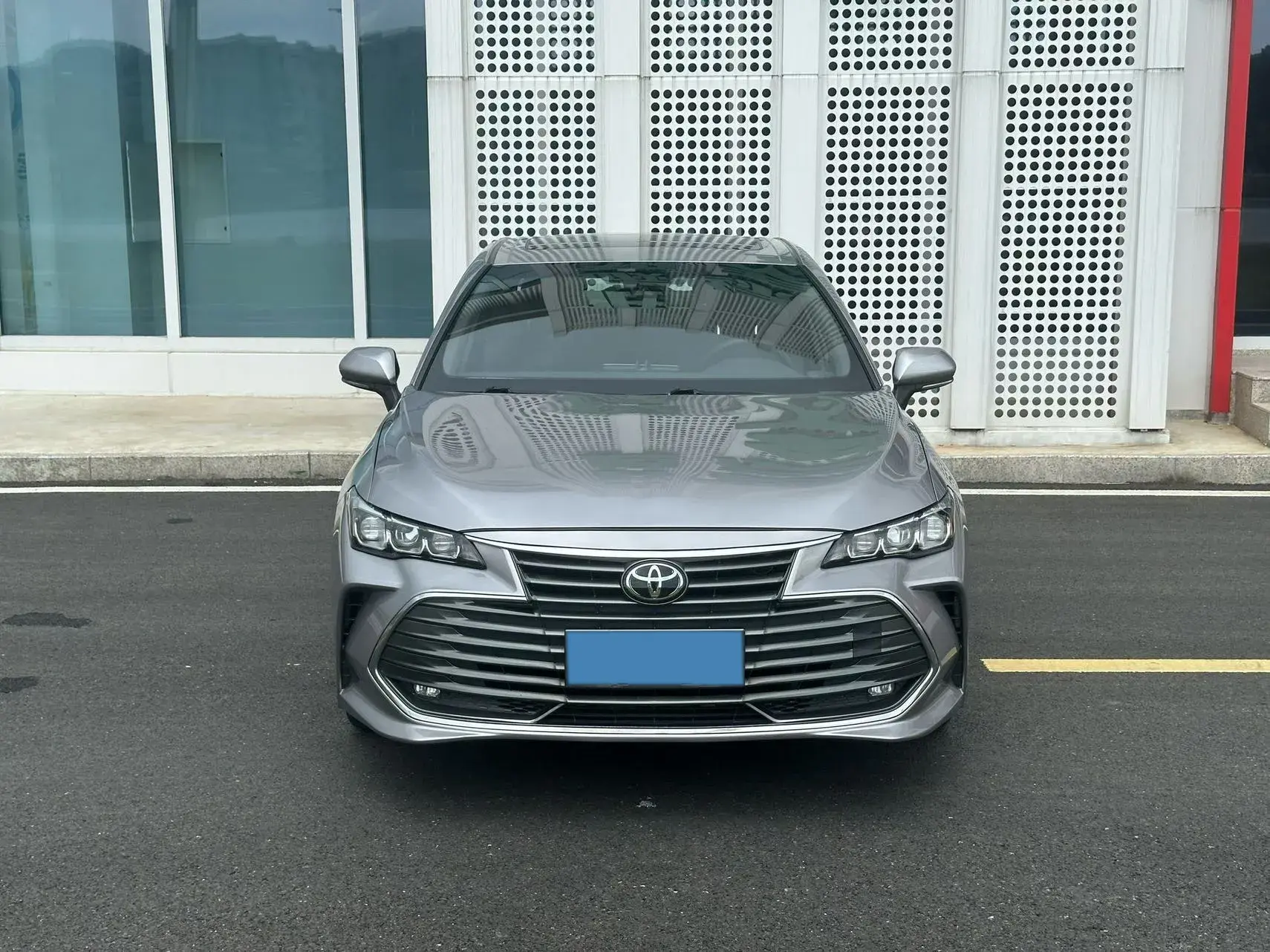 2019 TOYOTA AVALON thumbnail 2